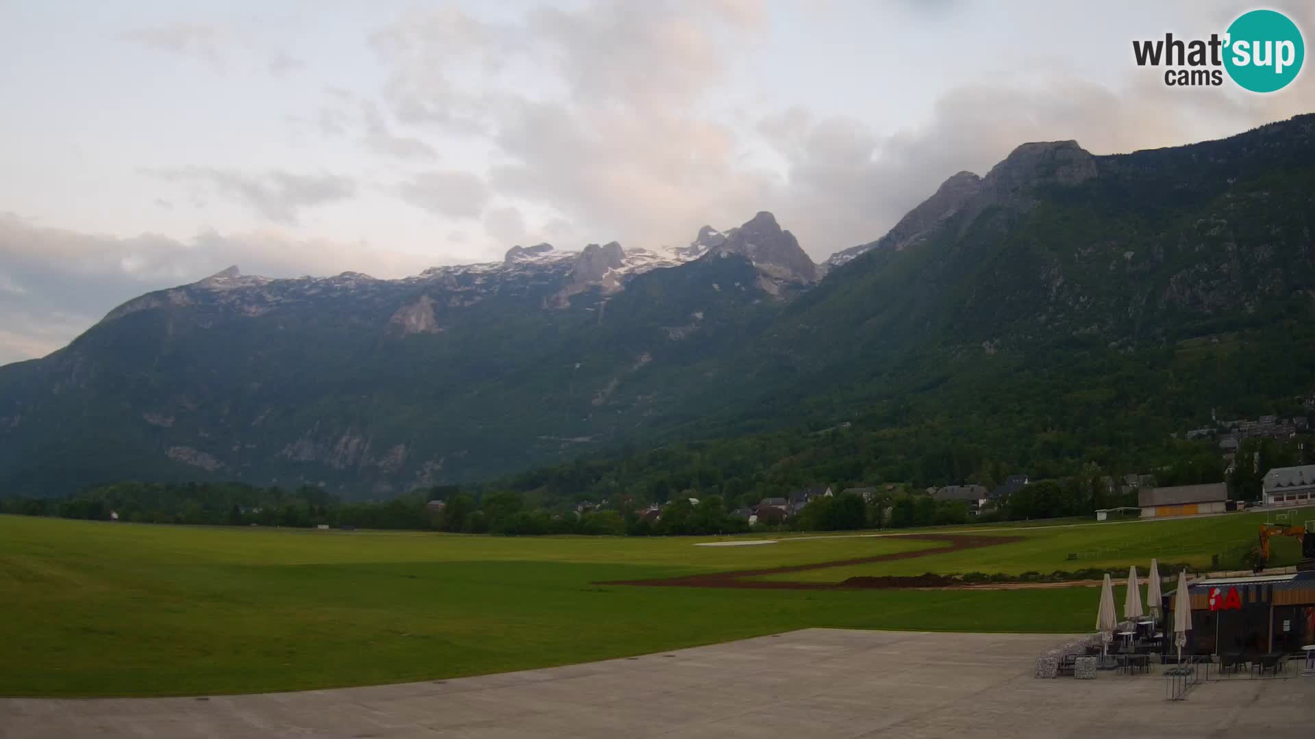 Cámara web en vivo Aeropuerto de Bovec – Vista a Kanin