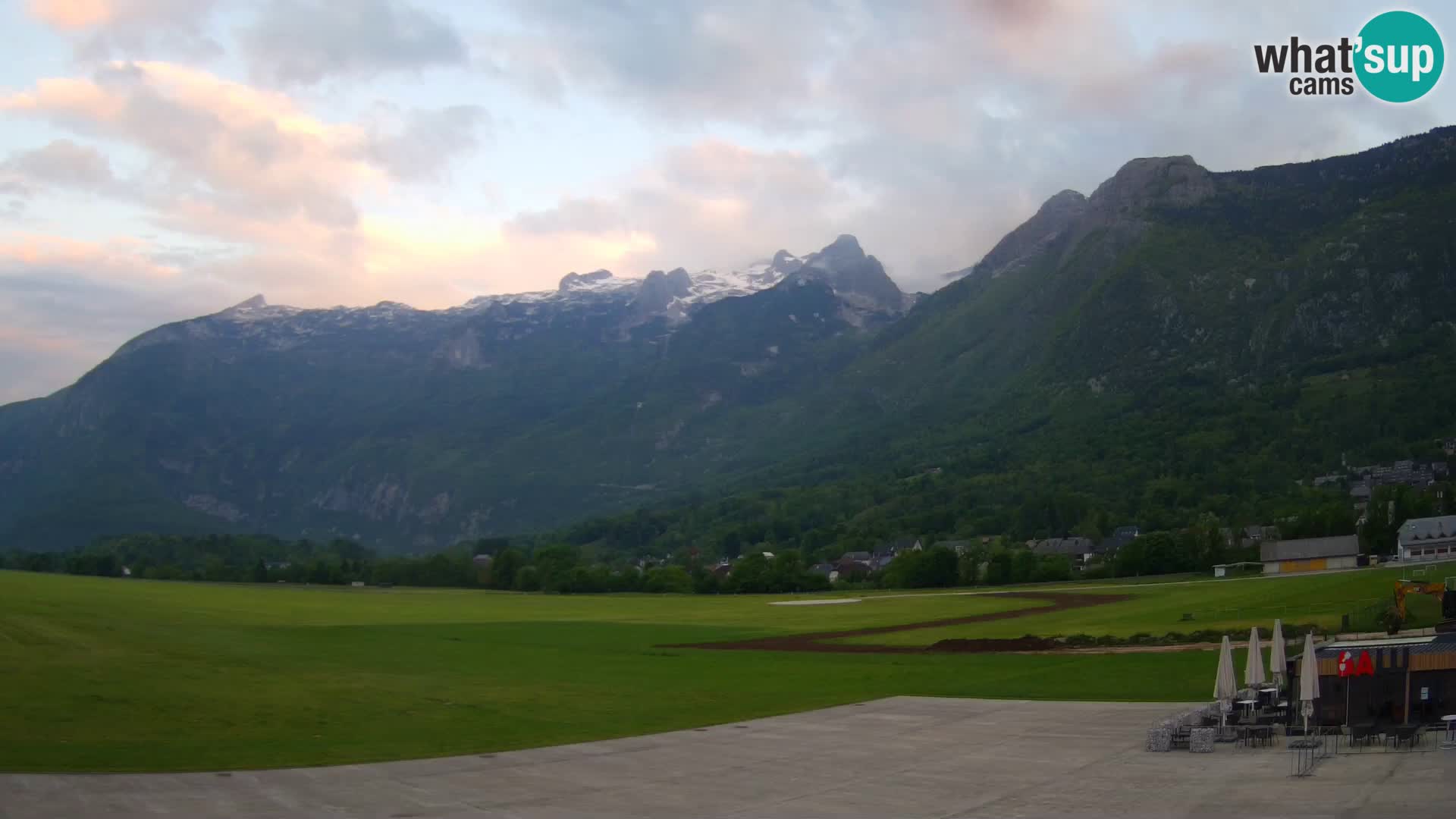 Live webcam Bovec airport – View to Kanin