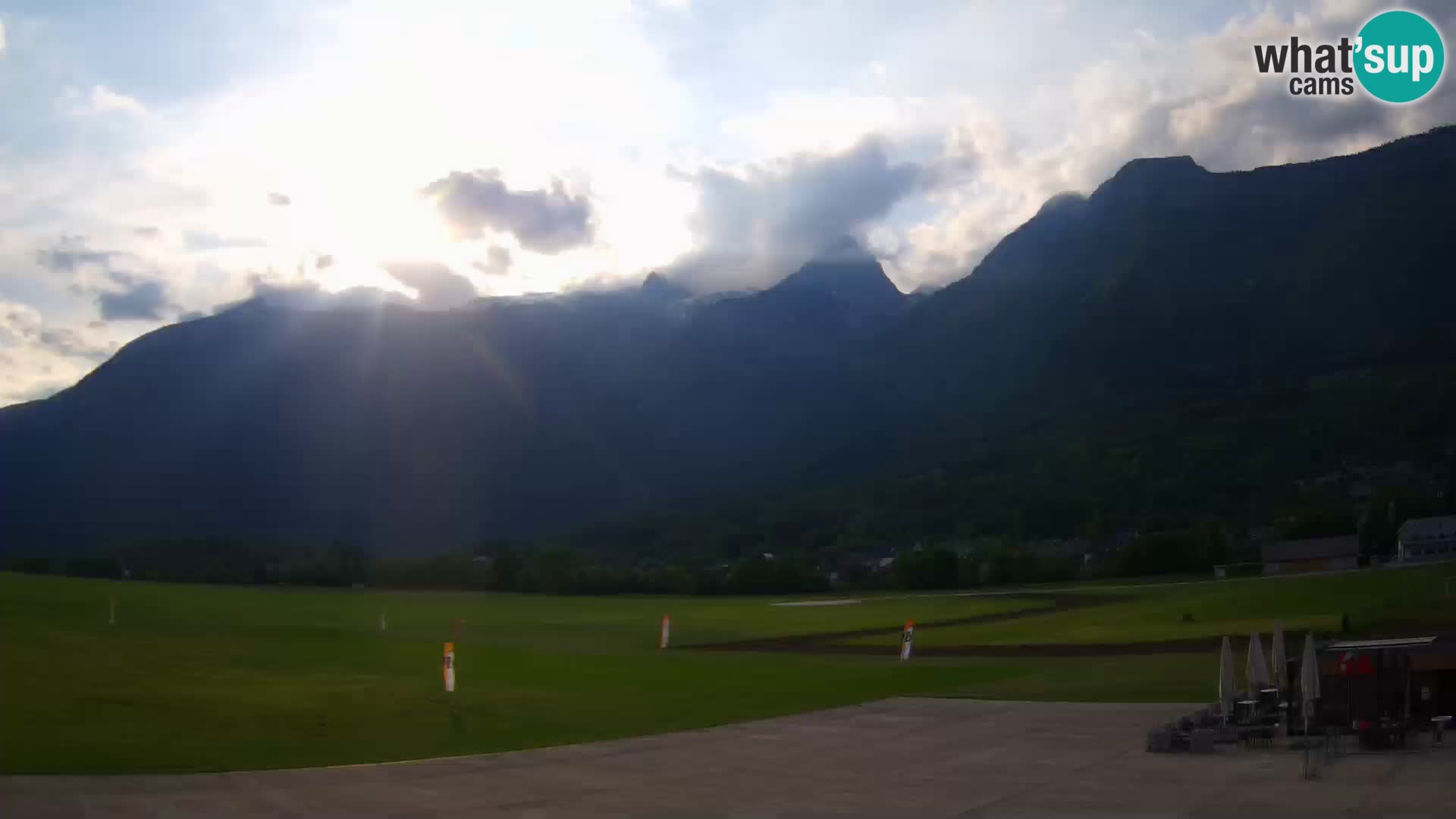 Web kamera uživo Zračna luka Bovec – Pogled na Kanin