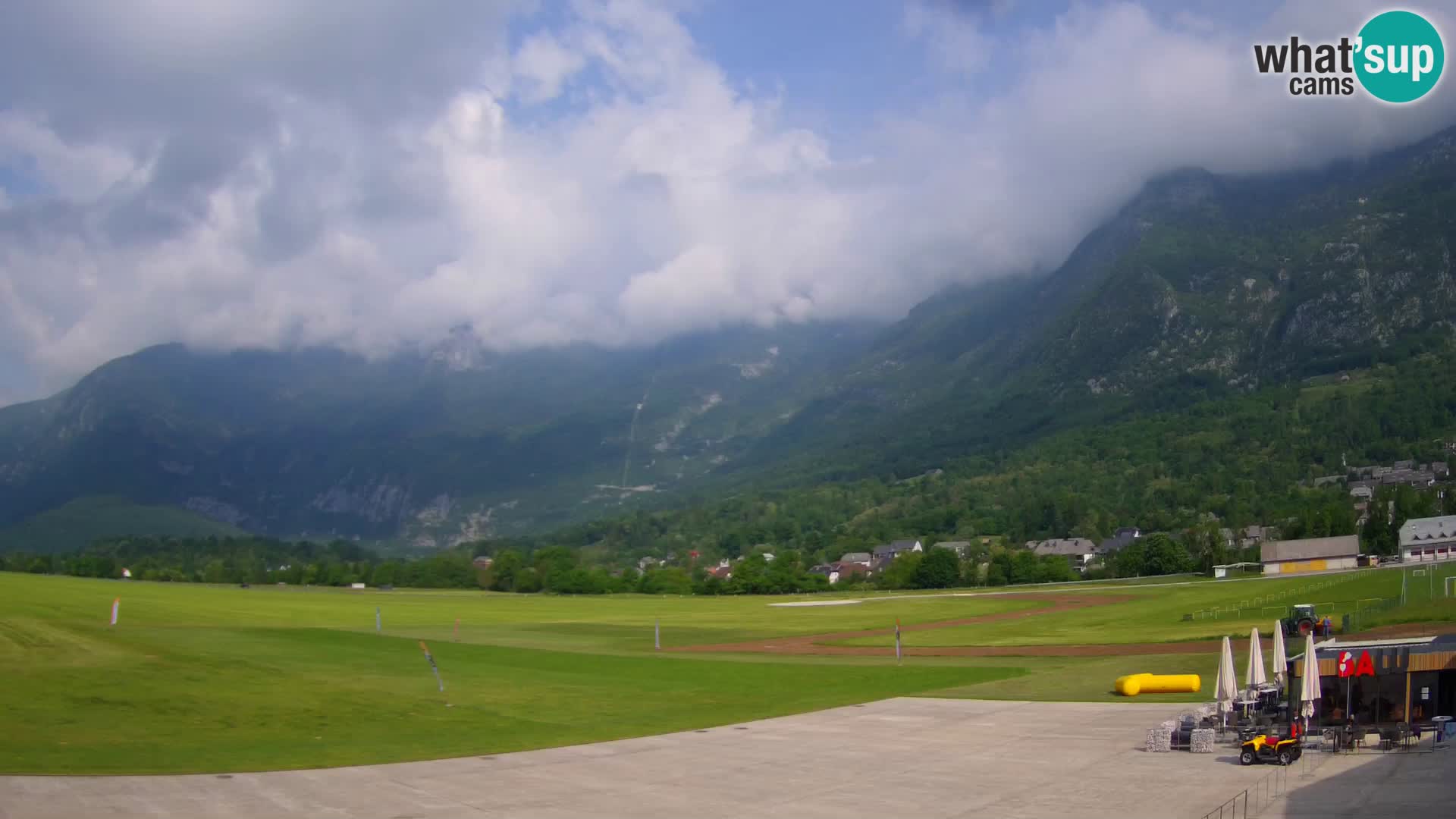 Live webcam Bovec airport – View to Kanin