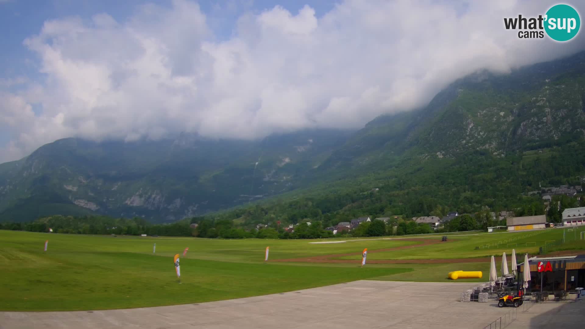 Web kamera uživo Zračna luka Bovec – Pogled na Kanin