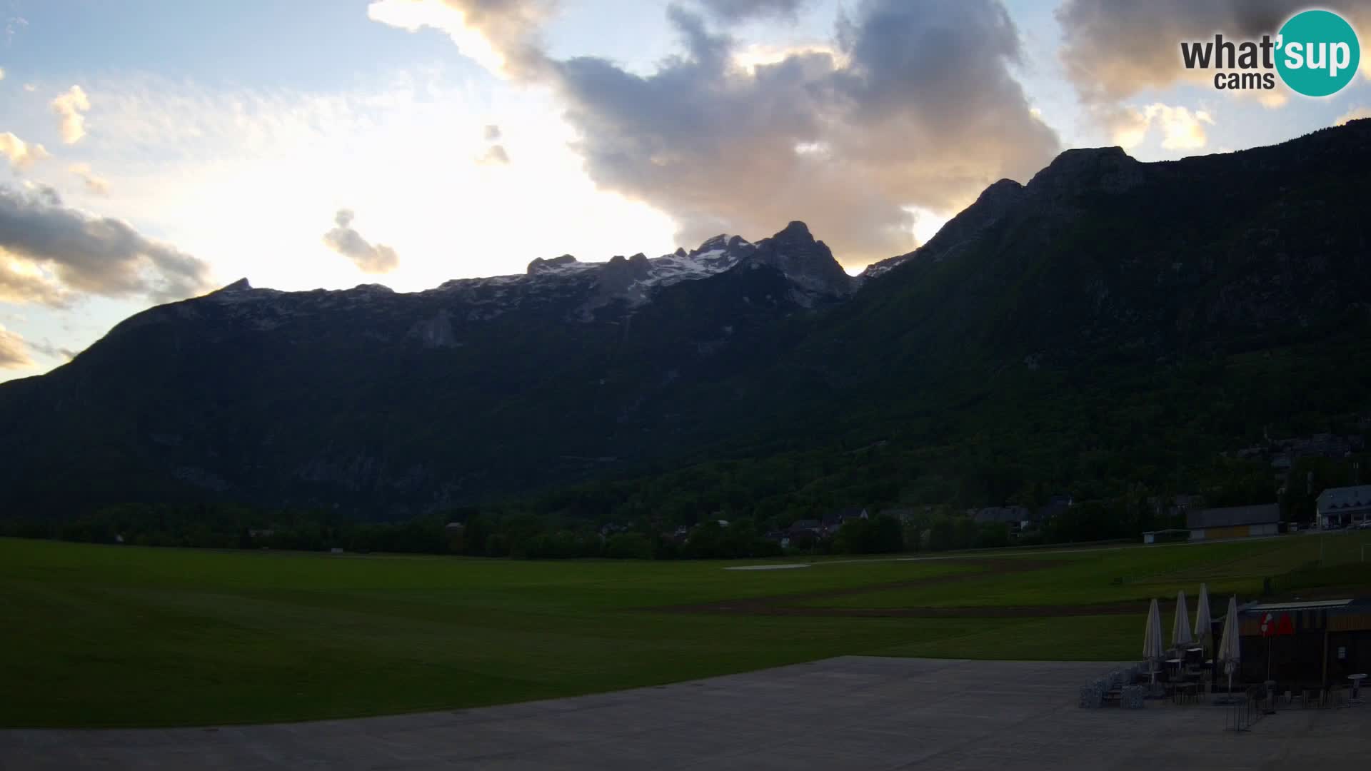 Web kamera uživo Zračna luka Bovec – Pogled na Kanin