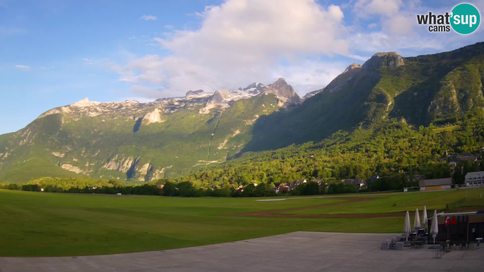 Live webcam Bovec airport – View to Kanin