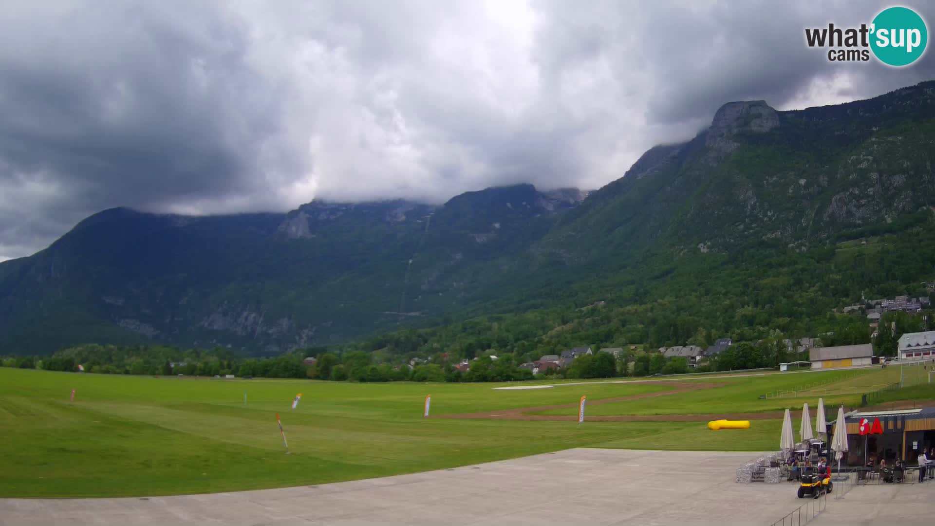 Cámara web en vivo Aeropuerto de Bovec – Vista a Kanin