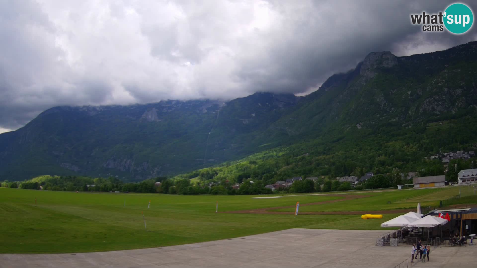 Spletna kamera letališče Bovec – pogled proti Kaninu