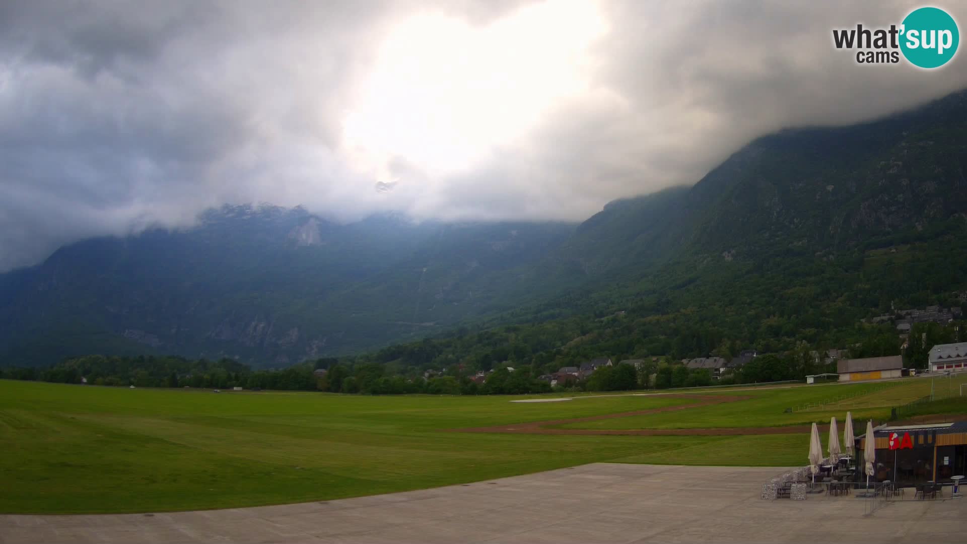 Cámara web en vivo Aeropuerto de Bovec – Vista a Kanin