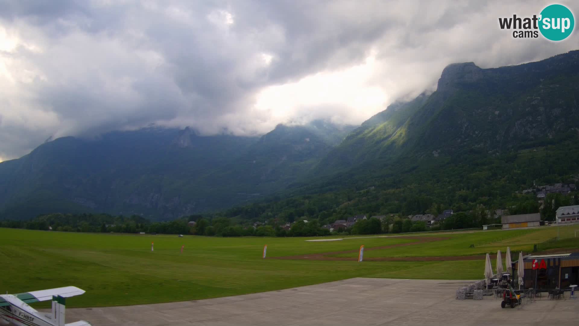 Live webcam Bovec airport – View to Kanin