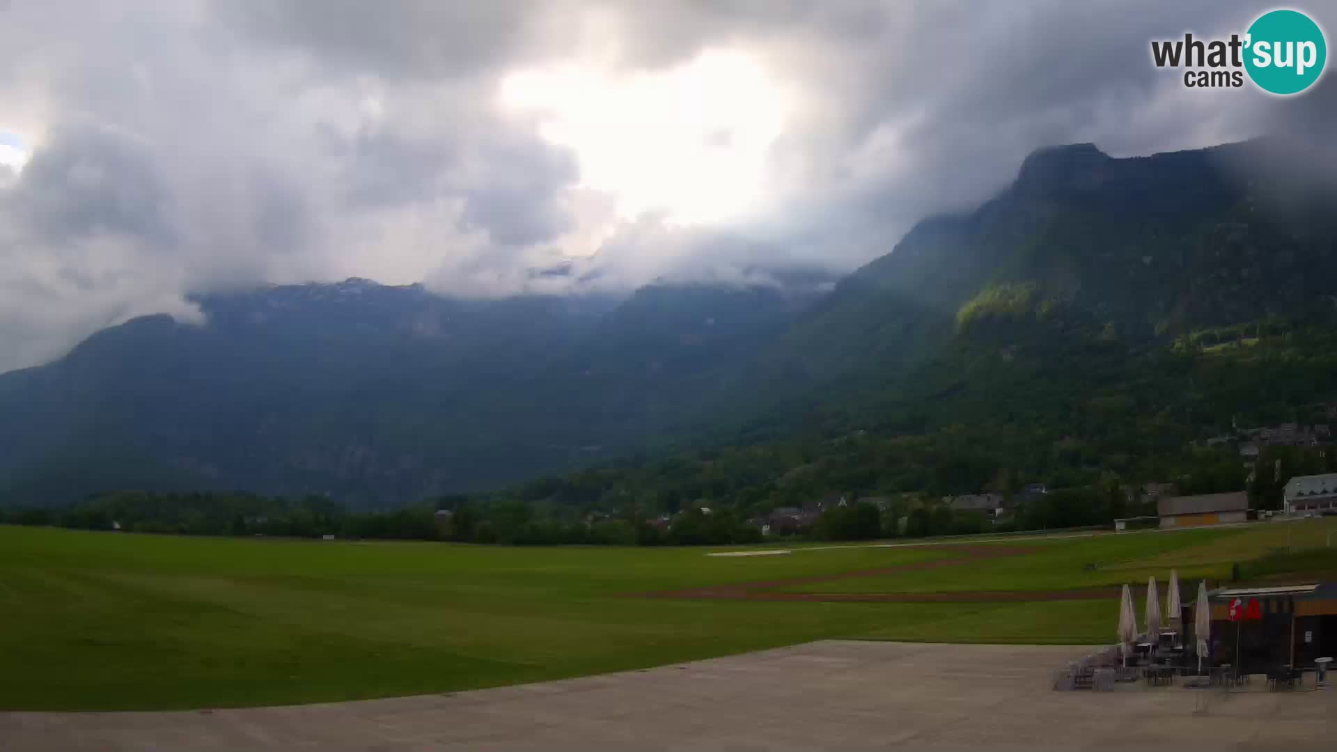 Spletna kamera letališče Bovec – pogled proti Kaninu