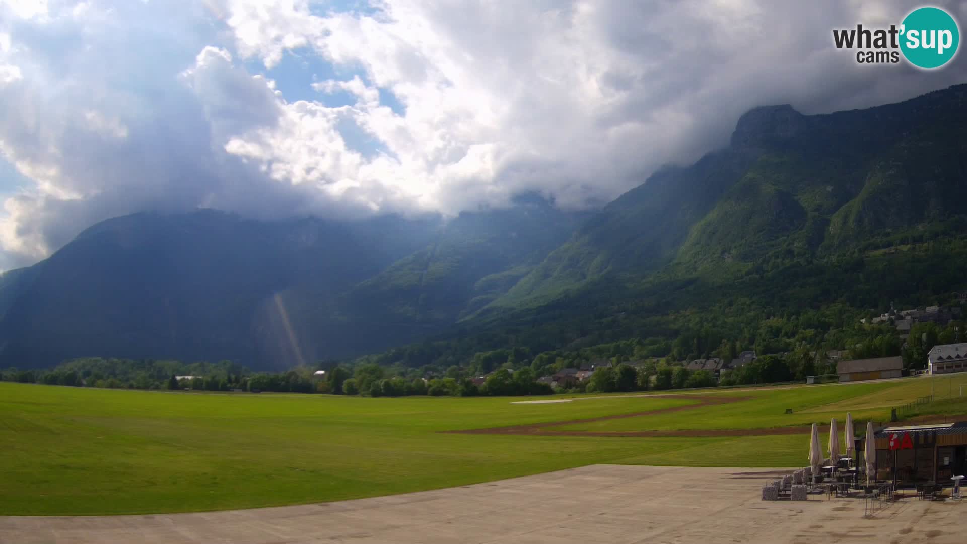 Live webcam Bovec airport – View to Kanin
