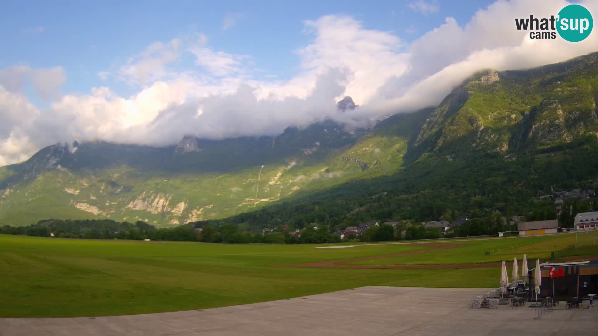 Cámara web en vivo Aeropuerto de Bovec – Vista a Kanin