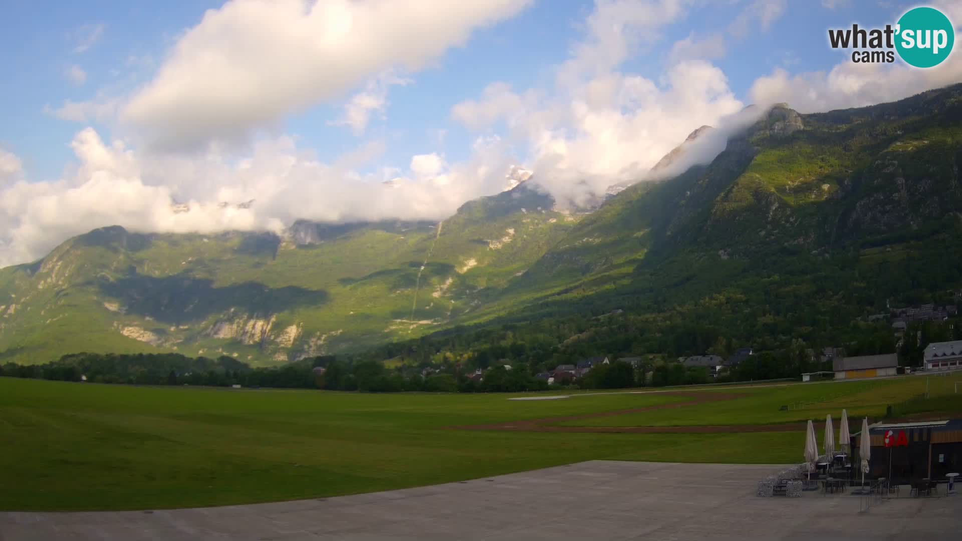 Live webcam Bovec airport – View to Kanin