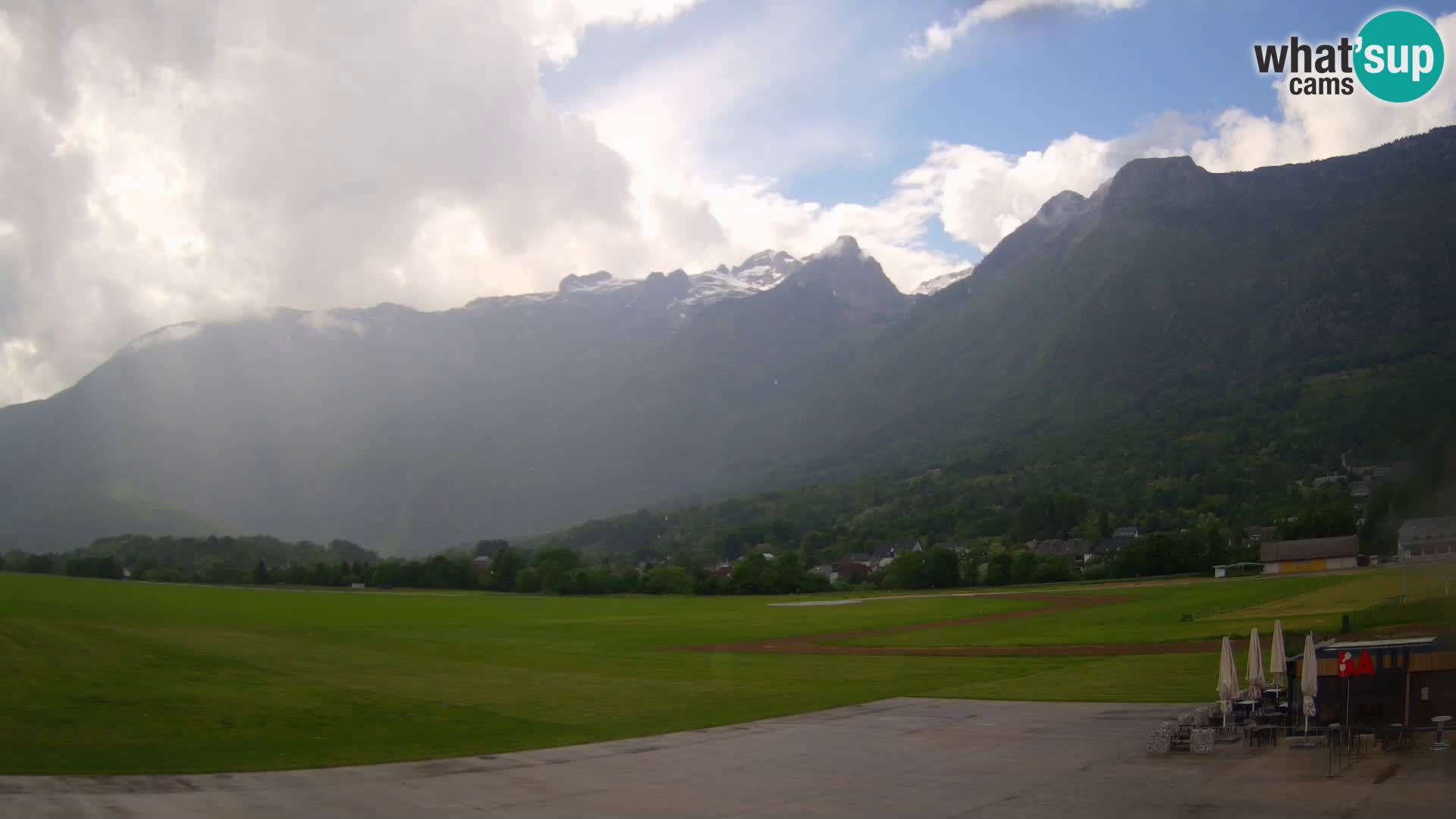 Cámara web en vivo Aeropuerto de Bovec – Vista a Kanin