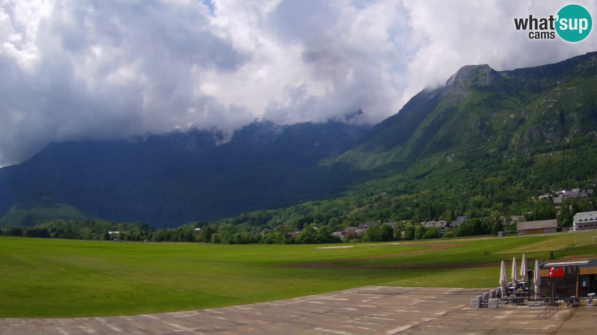 Live webcam Bovec airport – View to Kanin