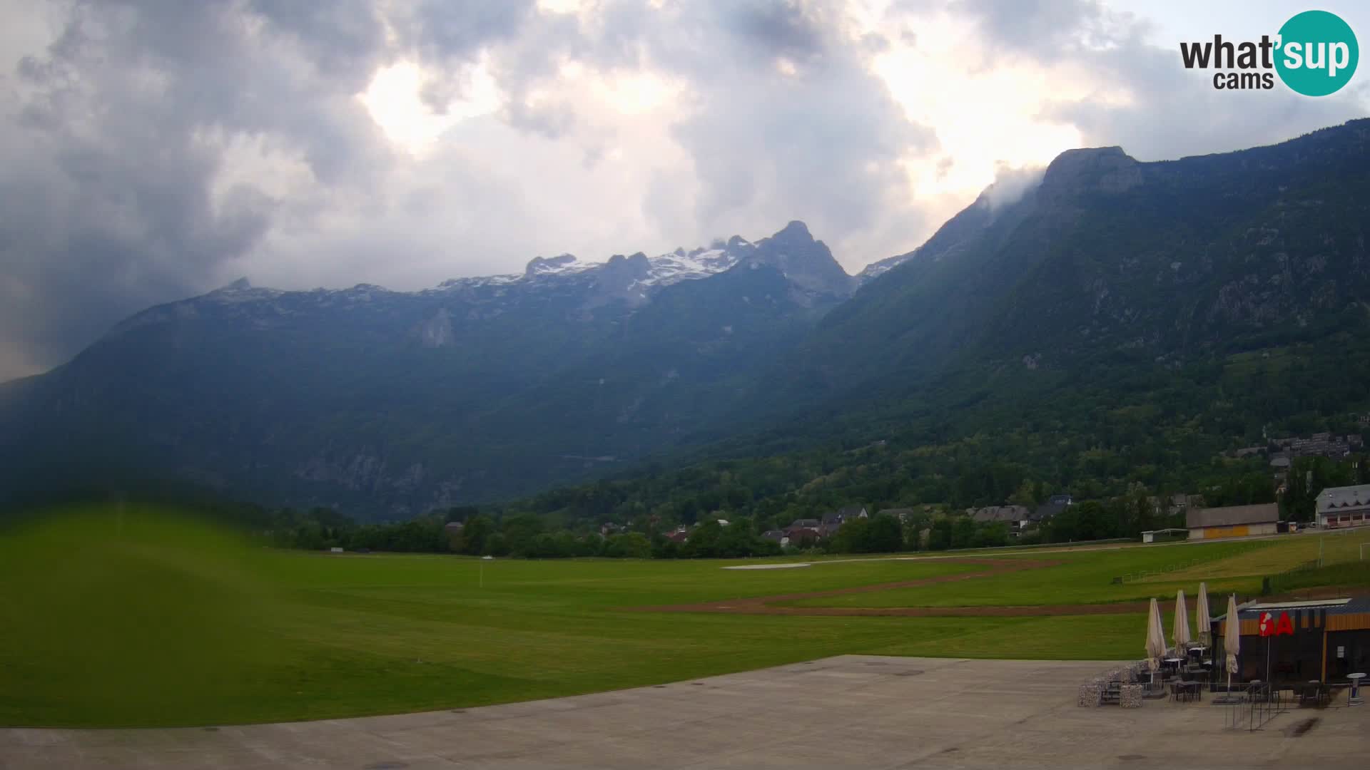 Cámara web en vivo Aeropuerto de Bovec – Vista a Kanin