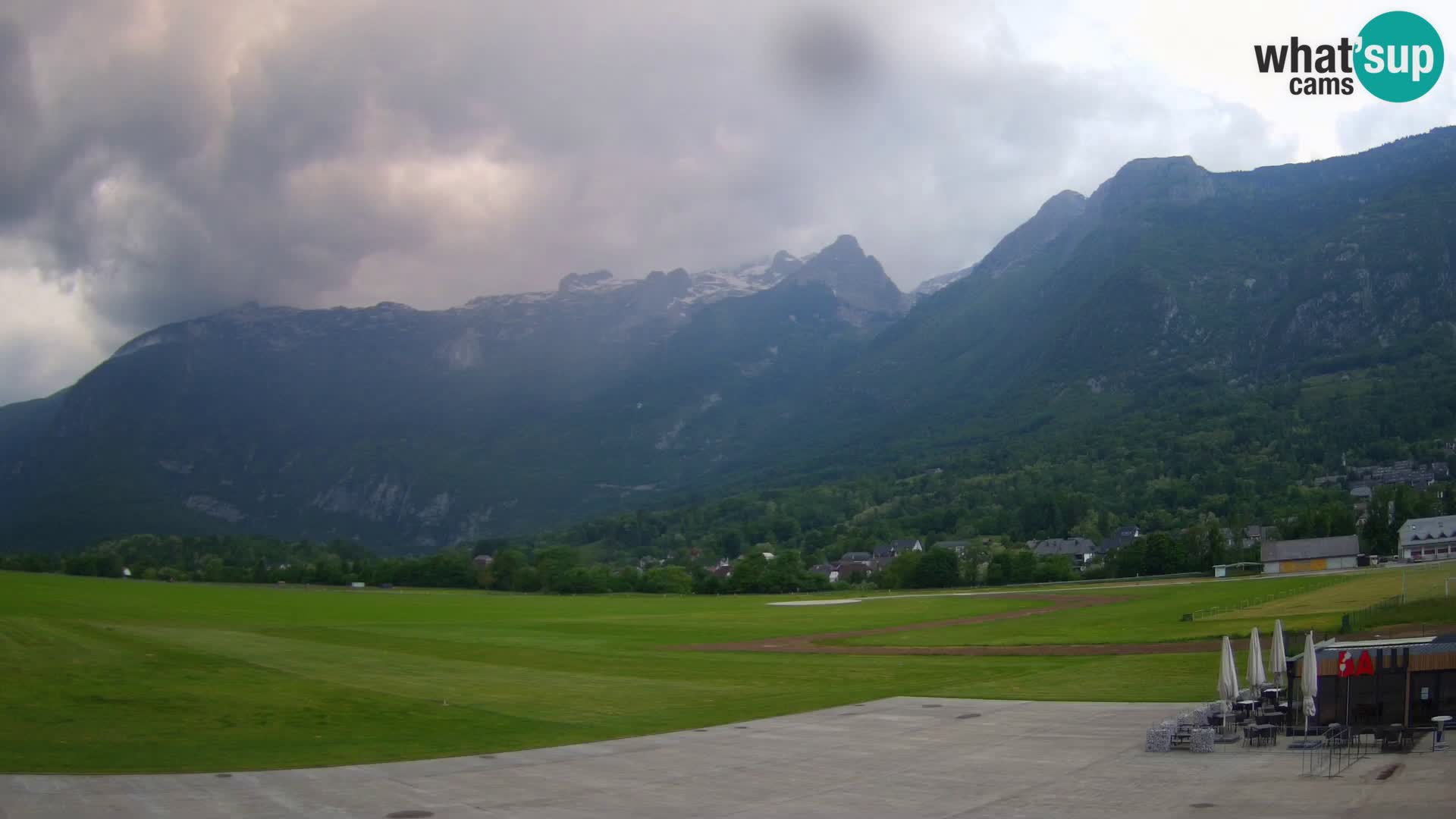 Spletna kamera letališče Bovec – pogled proti Kaninu