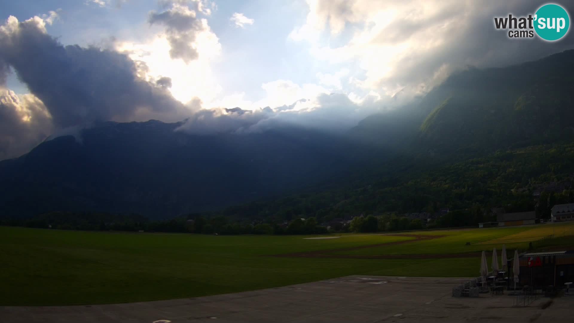 Webcam en direct Aéroport de Bovec – Vue sur Kanin