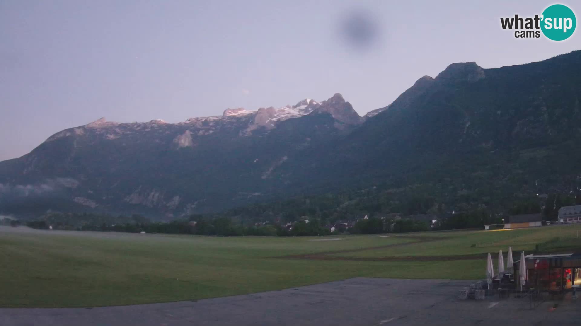 Spletna kamera letališče Bovec – pogled proti Kaninu