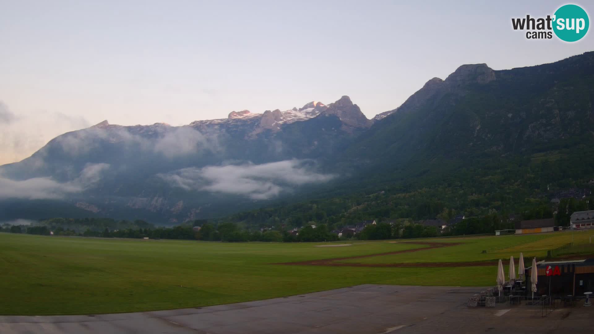 Spletna kamera letališče Bovec – pogled proti Kaninu
