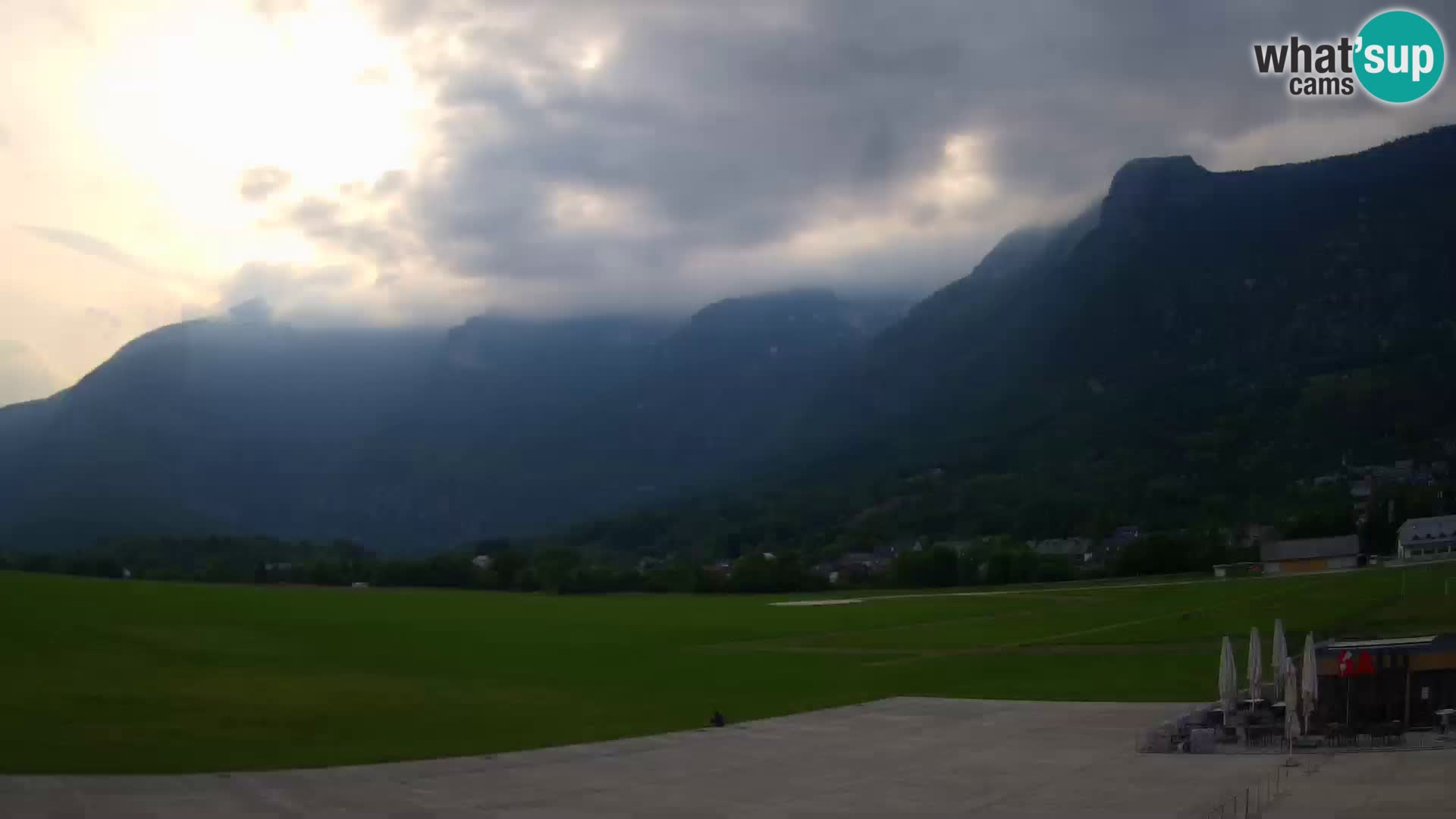 Web kamera uživo Zračna luka Bovec – Pogled na Kanin
