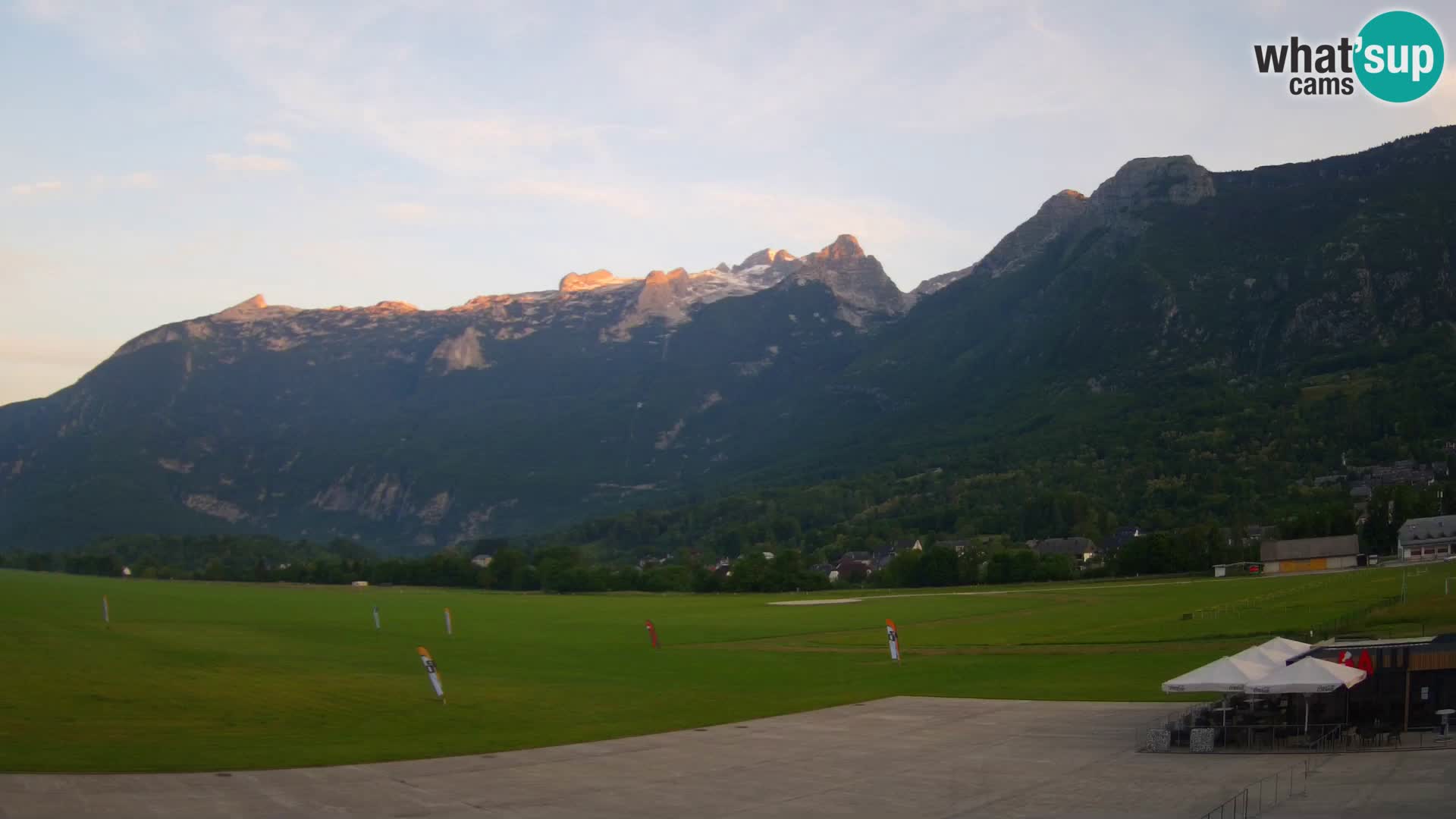 Spletna kamera letališče Bovec – pogled proti Kaninu