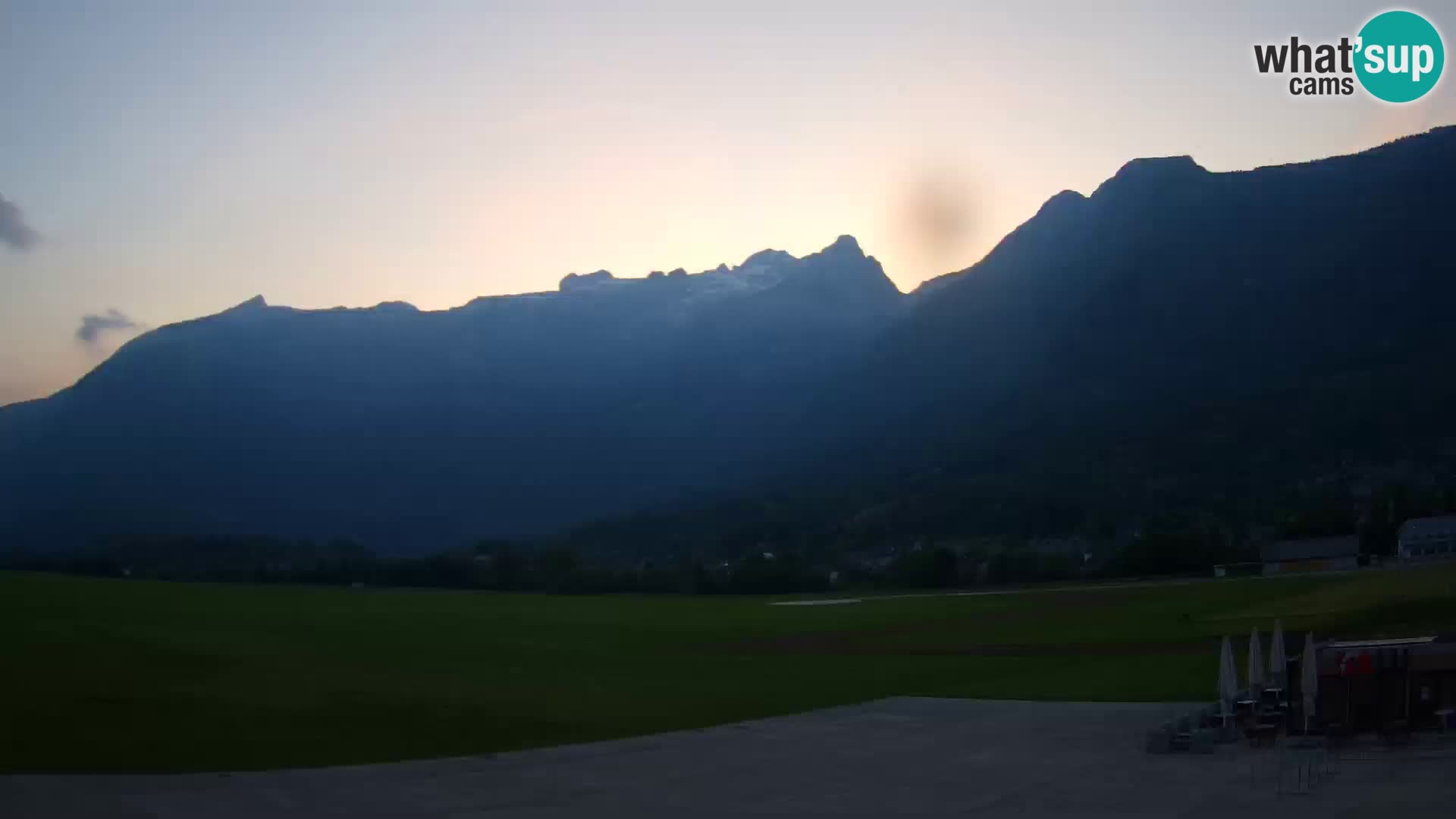 Web kamera uživo Zračna luka Bovec – Pogled na Kanin