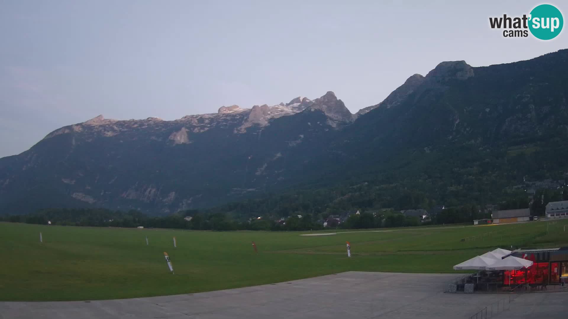 Web kamera uživo Zračna luka Bovec – Pogled na Kanin