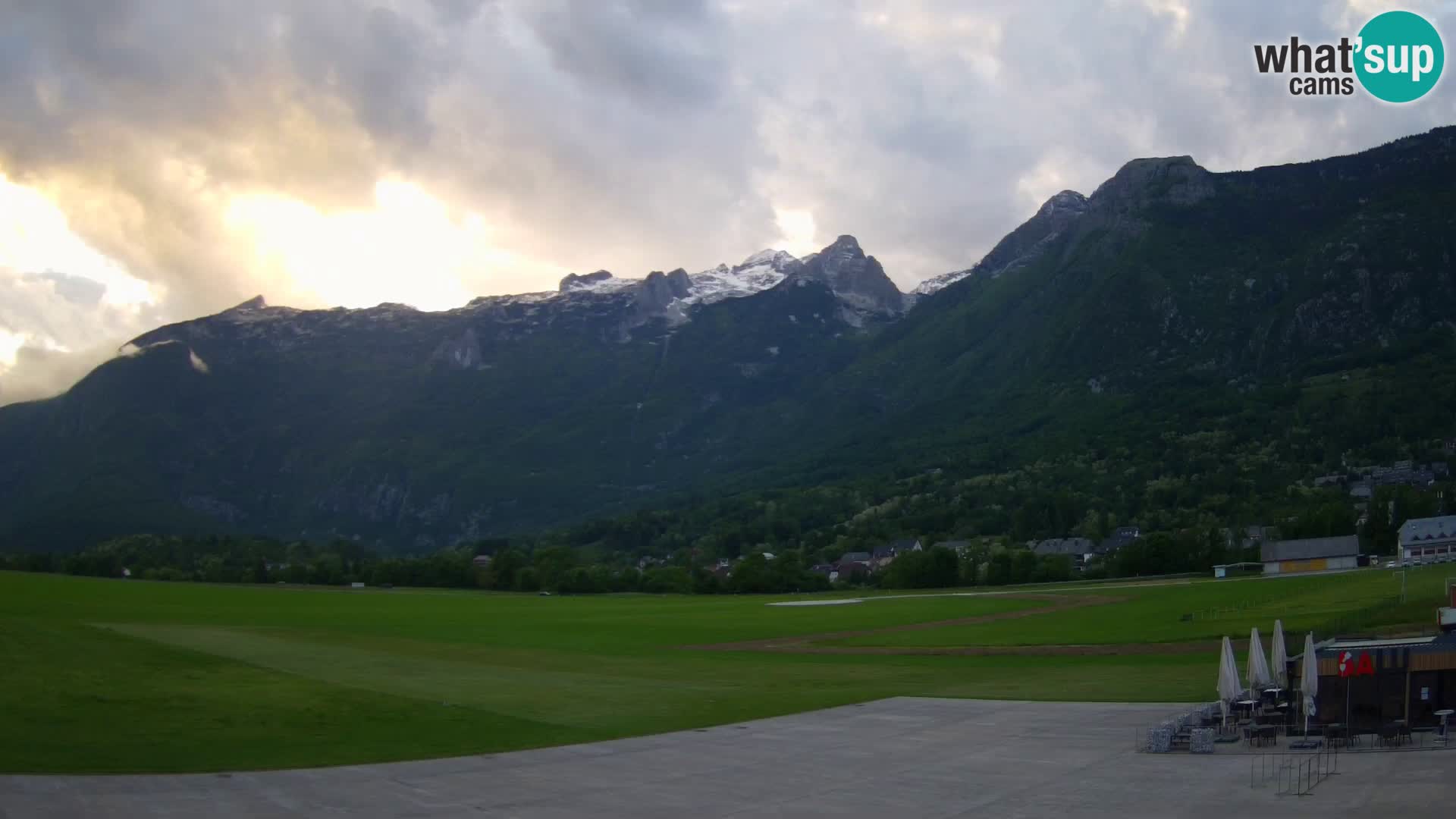 Live webcam Bovec airport – View to Kanin