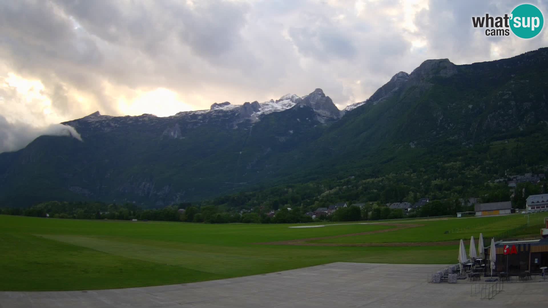 Spletna kamera letališče Bovec – pogled proti Kaninu