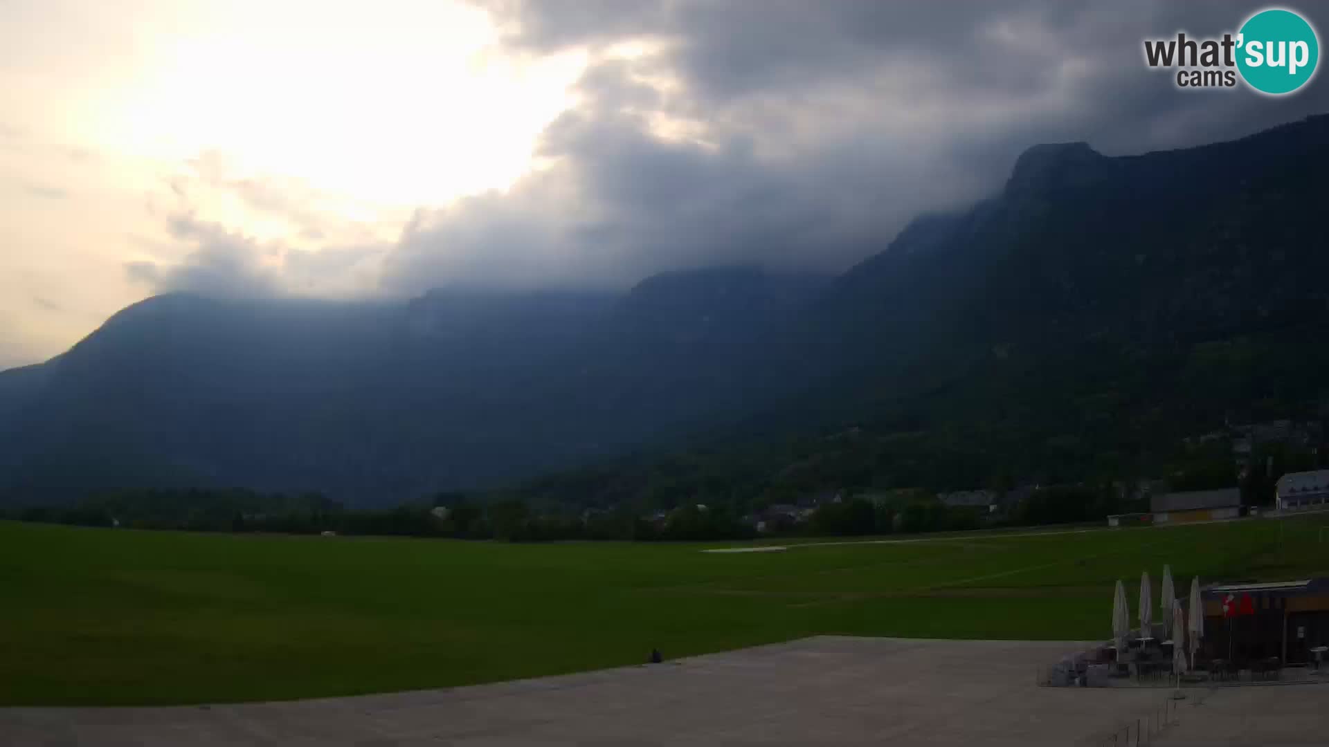Spletna kamera letališče Bovec – pogled proti Kaninu