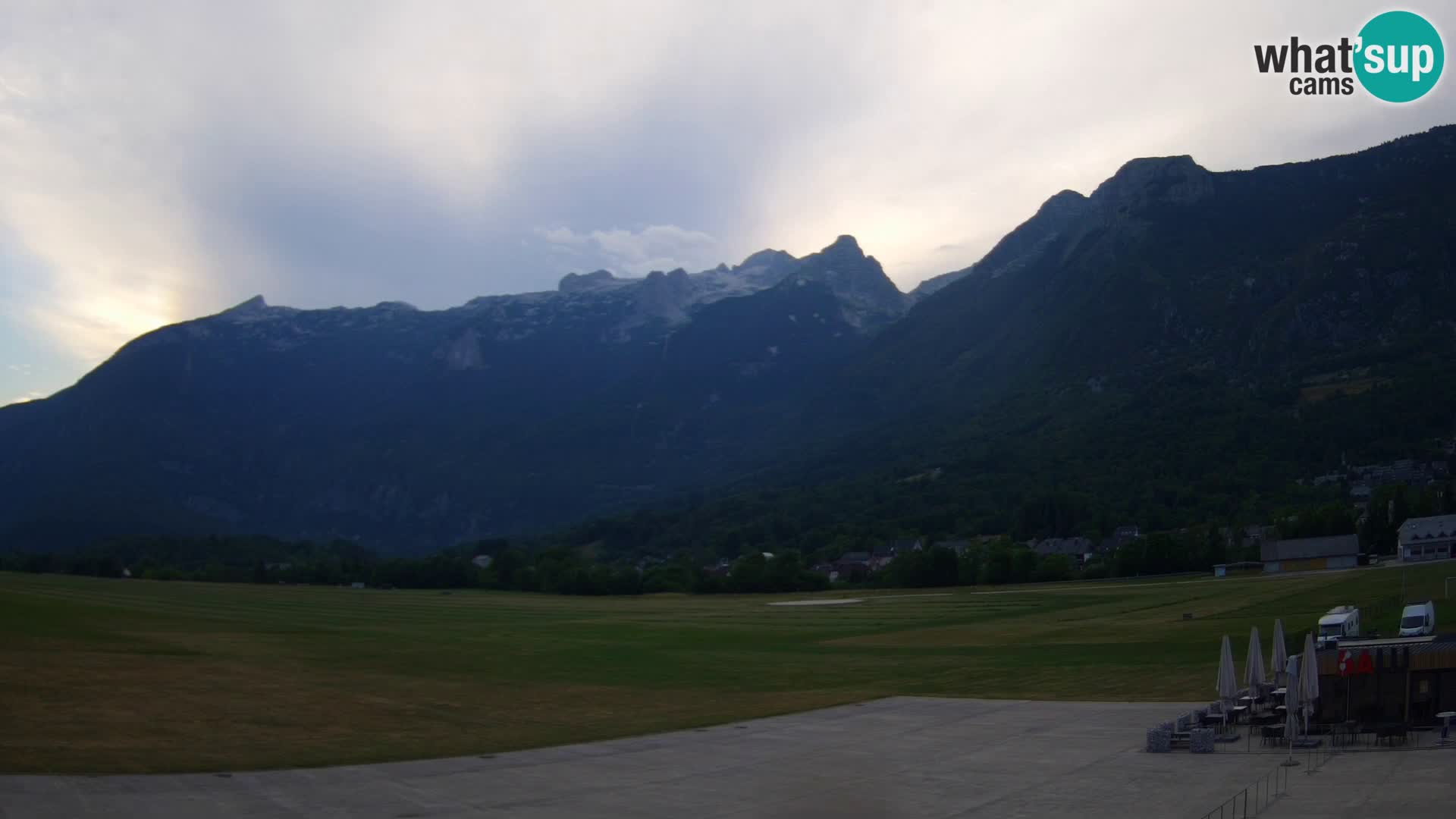 Web kamera uživo Zračna luka Bovec – Pogled na Kanin