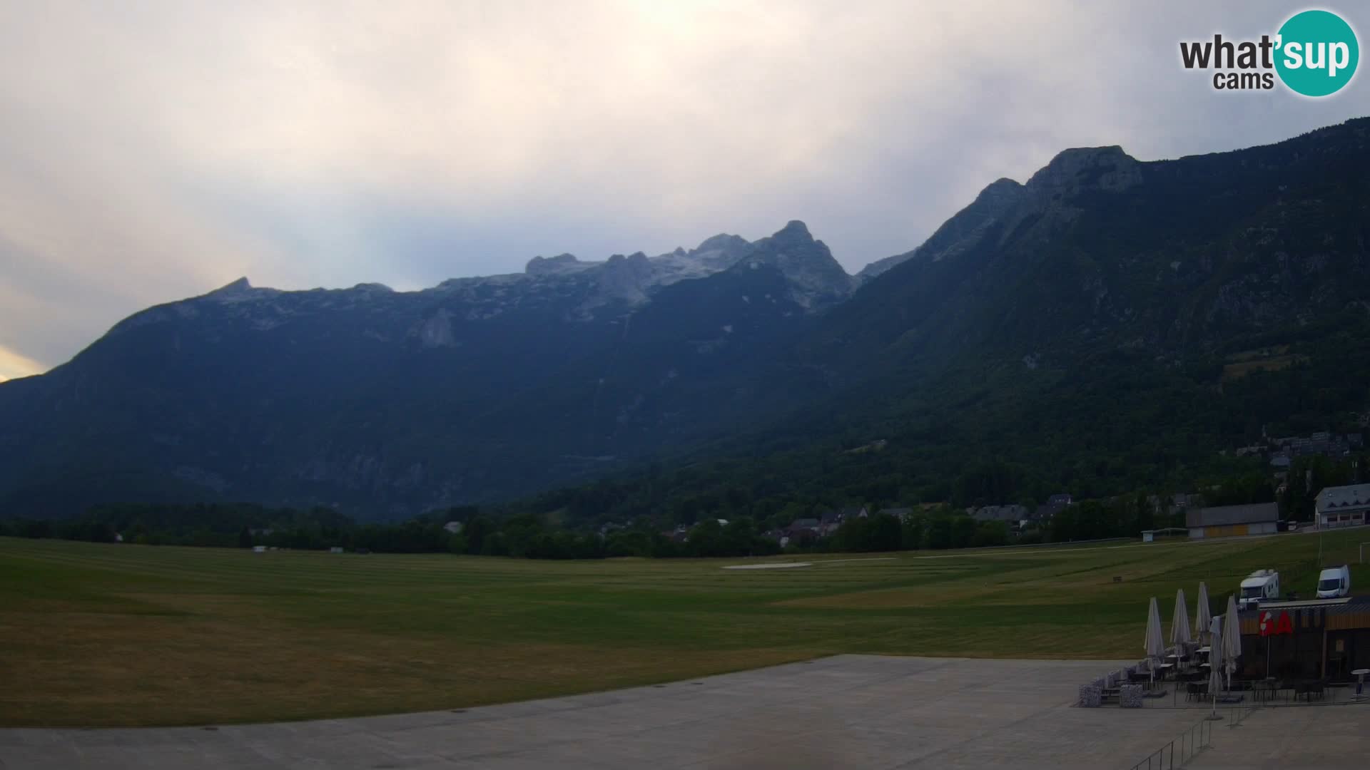 Web kamera uživo Zračna luka Bovec – Pogled na Kanin