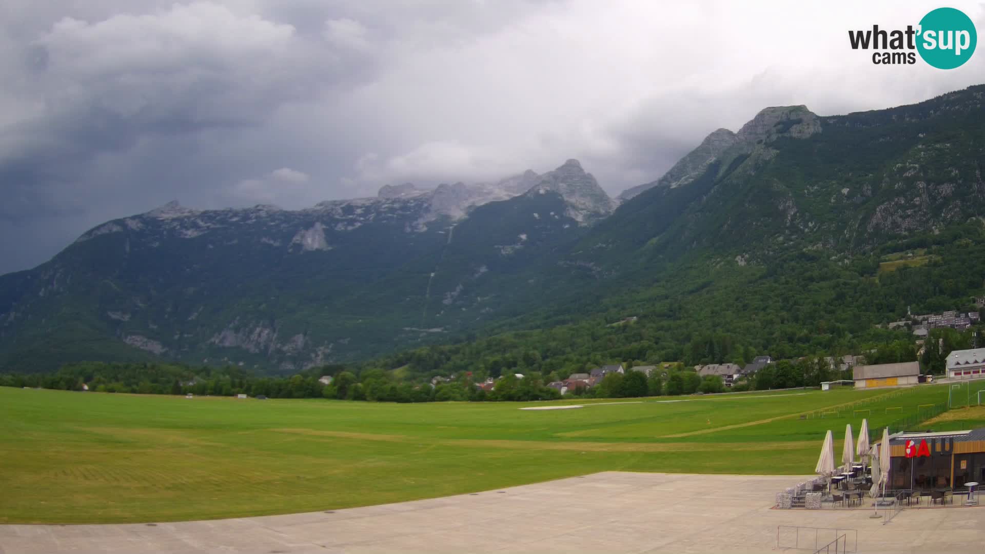 Web kamera uživo Zračna luka Bovec – Pogled na Kanin