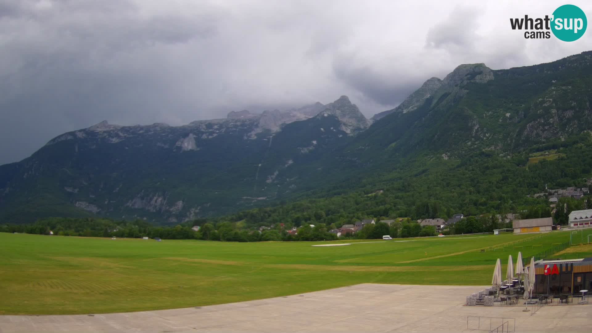 Cámara web en vivo Aeropuerto de Bovec – Vista a Kanin