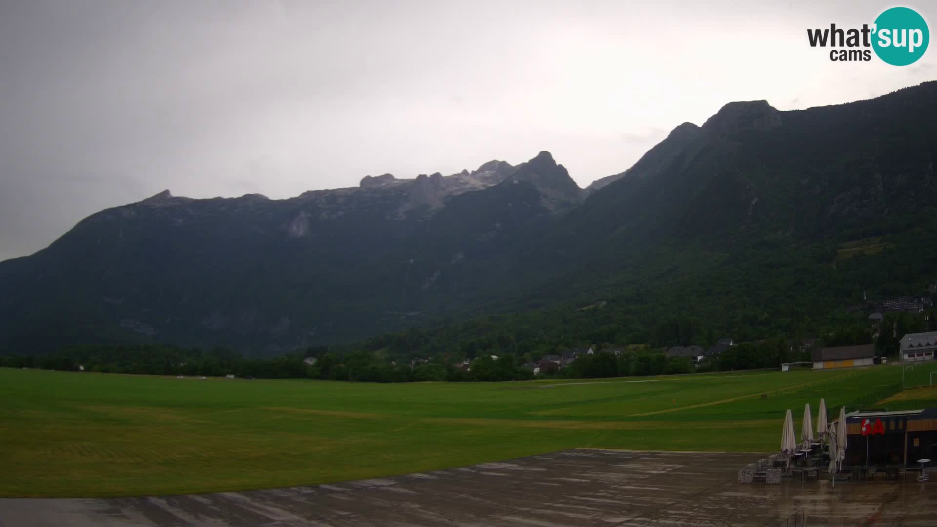 Spletna kamera letališče Bovec – pogled proti Kaninu