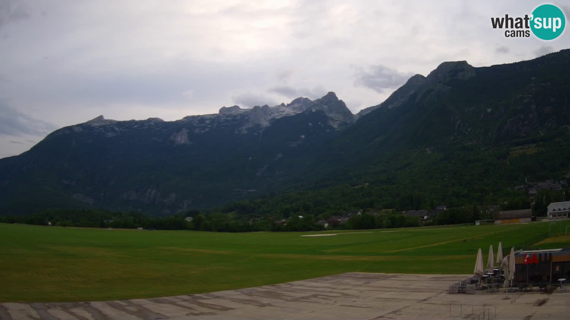 Spletna kamera letališče Bovec – pogled proti Kaninu