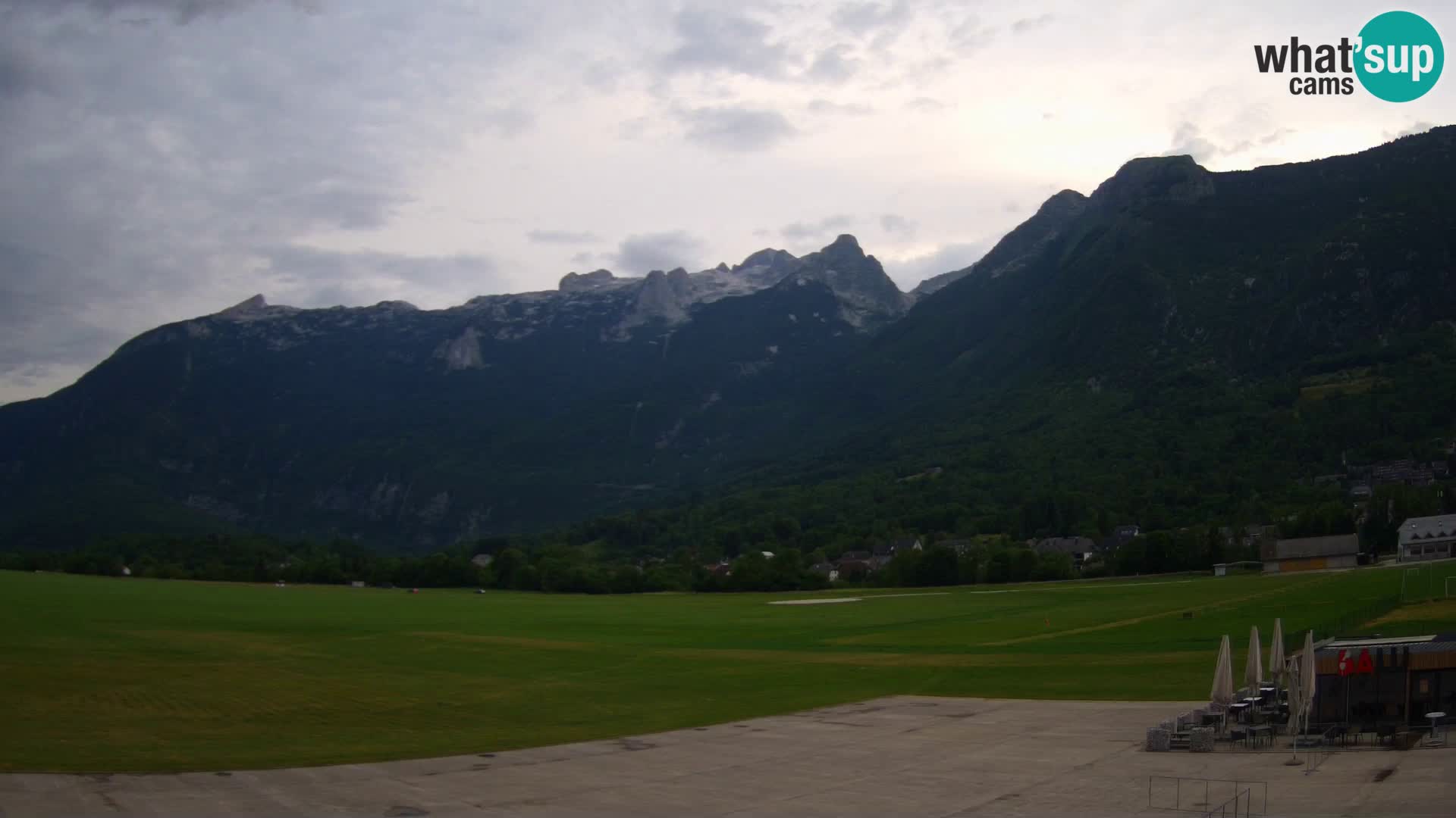 Spletna kamera letališče Bovec – pogled proti Kaninu