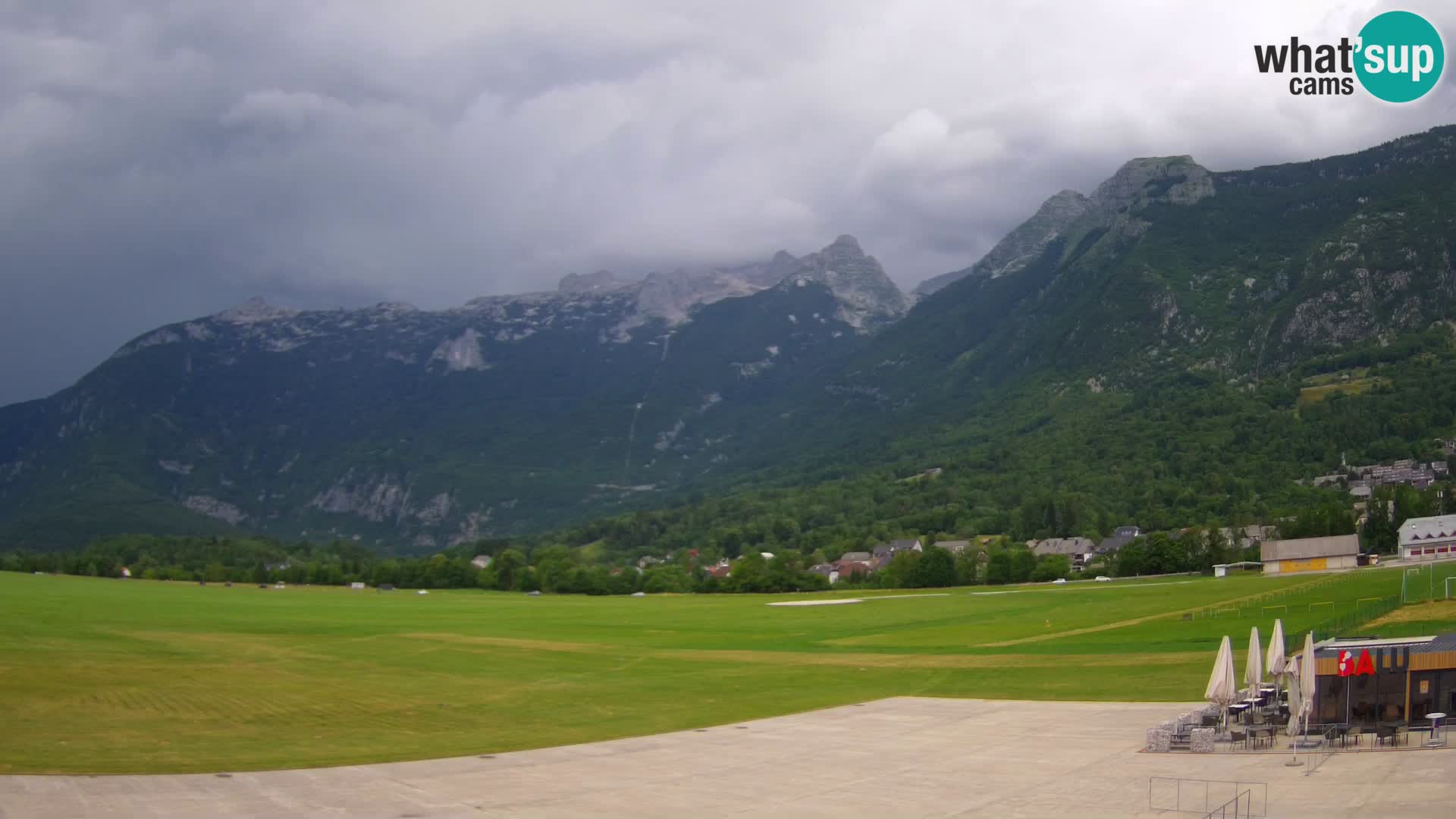 Web kamera uživo Zračna luka Bovec – Pogled na Kanin