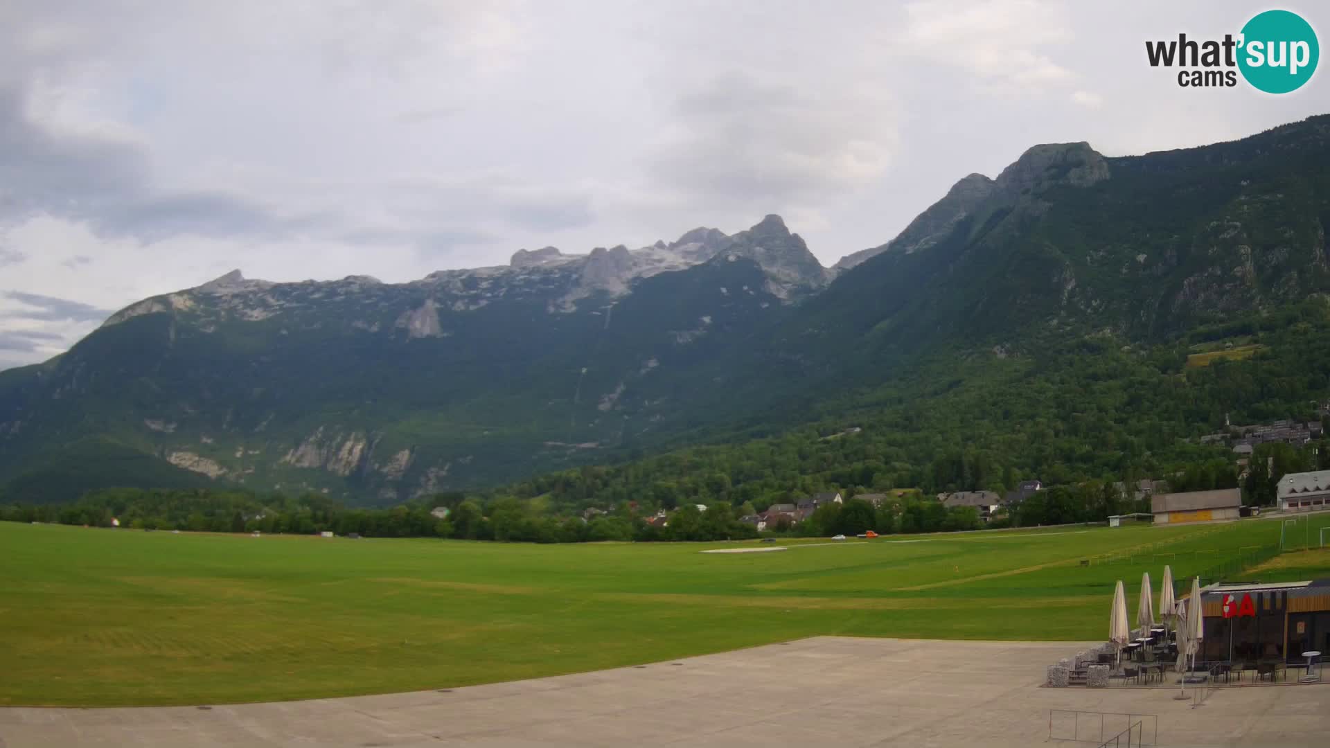 Web kamera uživo Zračna luka Bovec – Pogled na Kanin