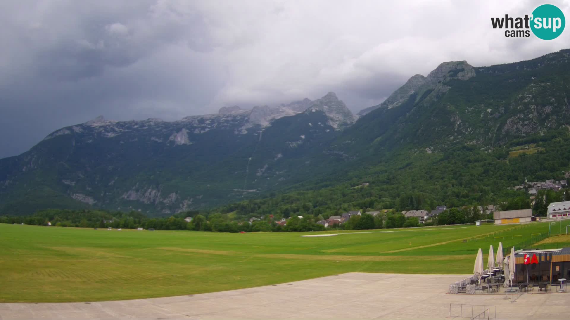 Web kamera uživo Zračna luka Bovec – Pogled na Kanin