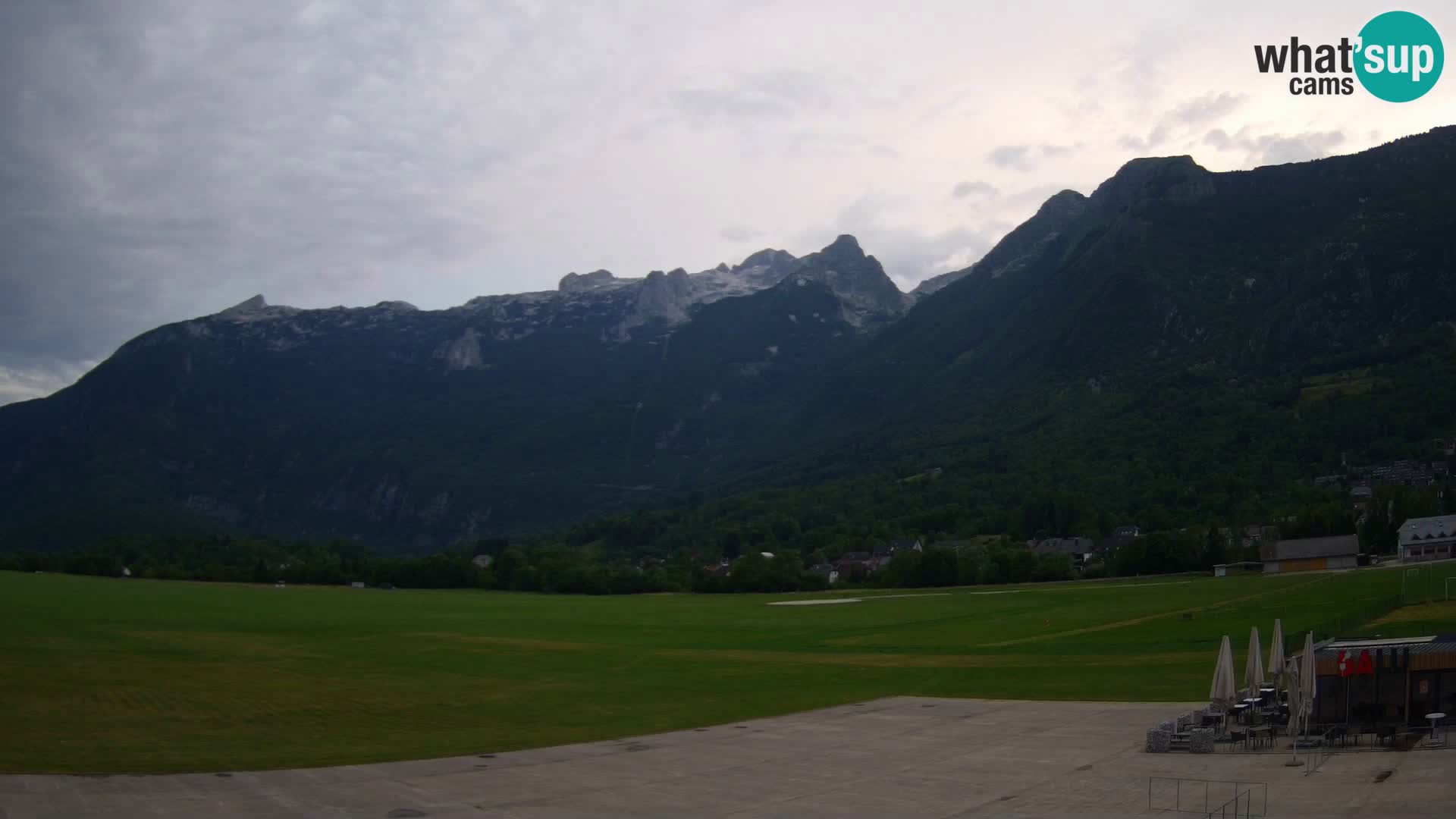 Web kamera uživo Zračna luka Bovec – Pogled na Kanin