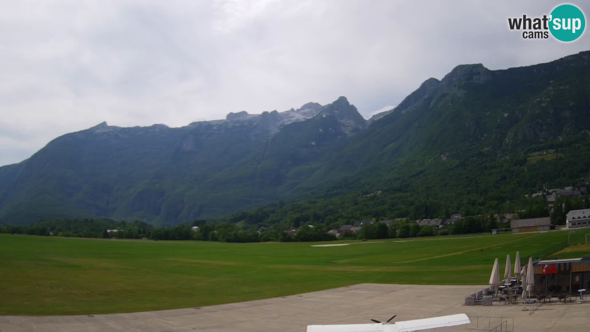 Spletna kamera letališče Bovec – pogled proti Kaninu
