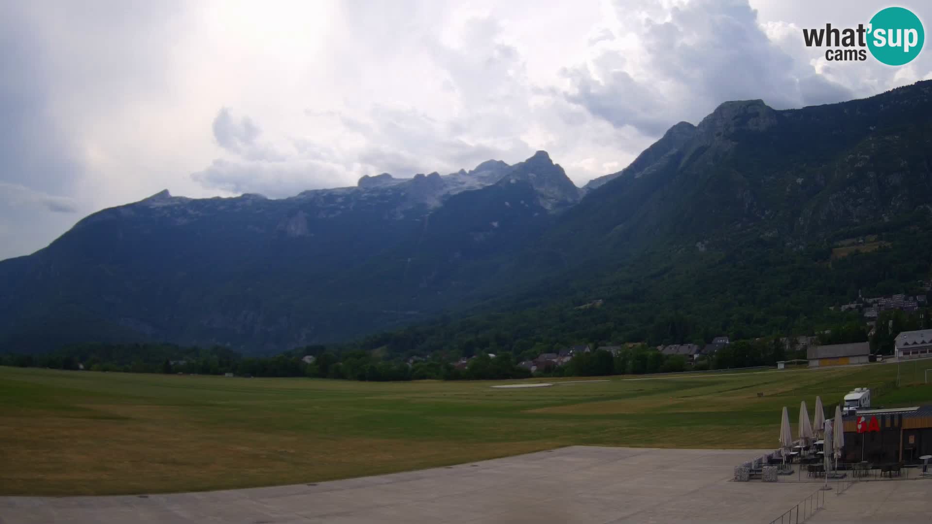 Web kamera uživo Zračna luka Bovec – Pogled na Kanin