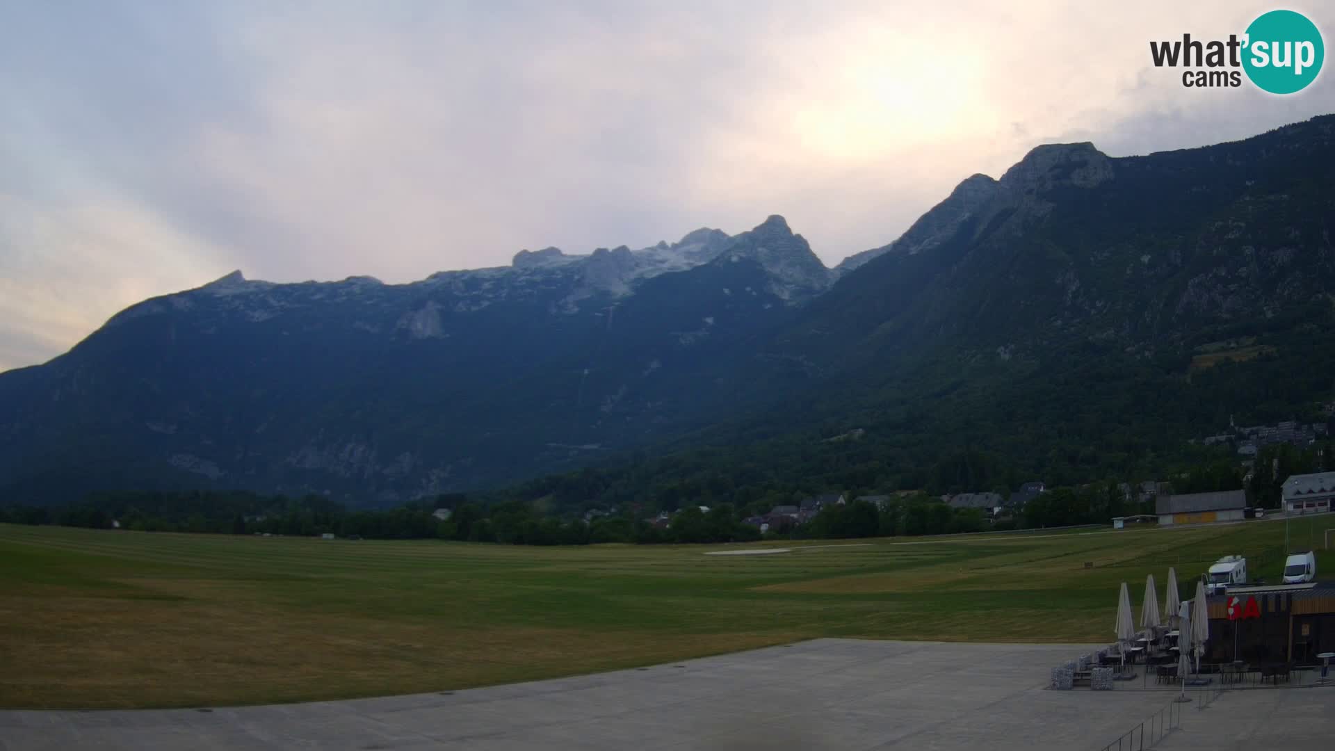 Spletna kamera letališče Bovec – pogled proti Kaninu