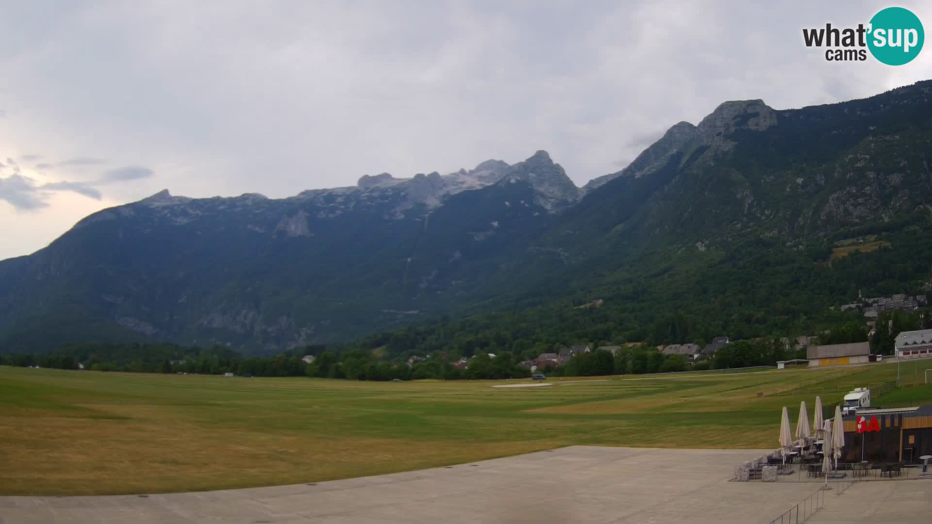 Web kamera uživo Zračna luka Bovec – Pogled na Kanin