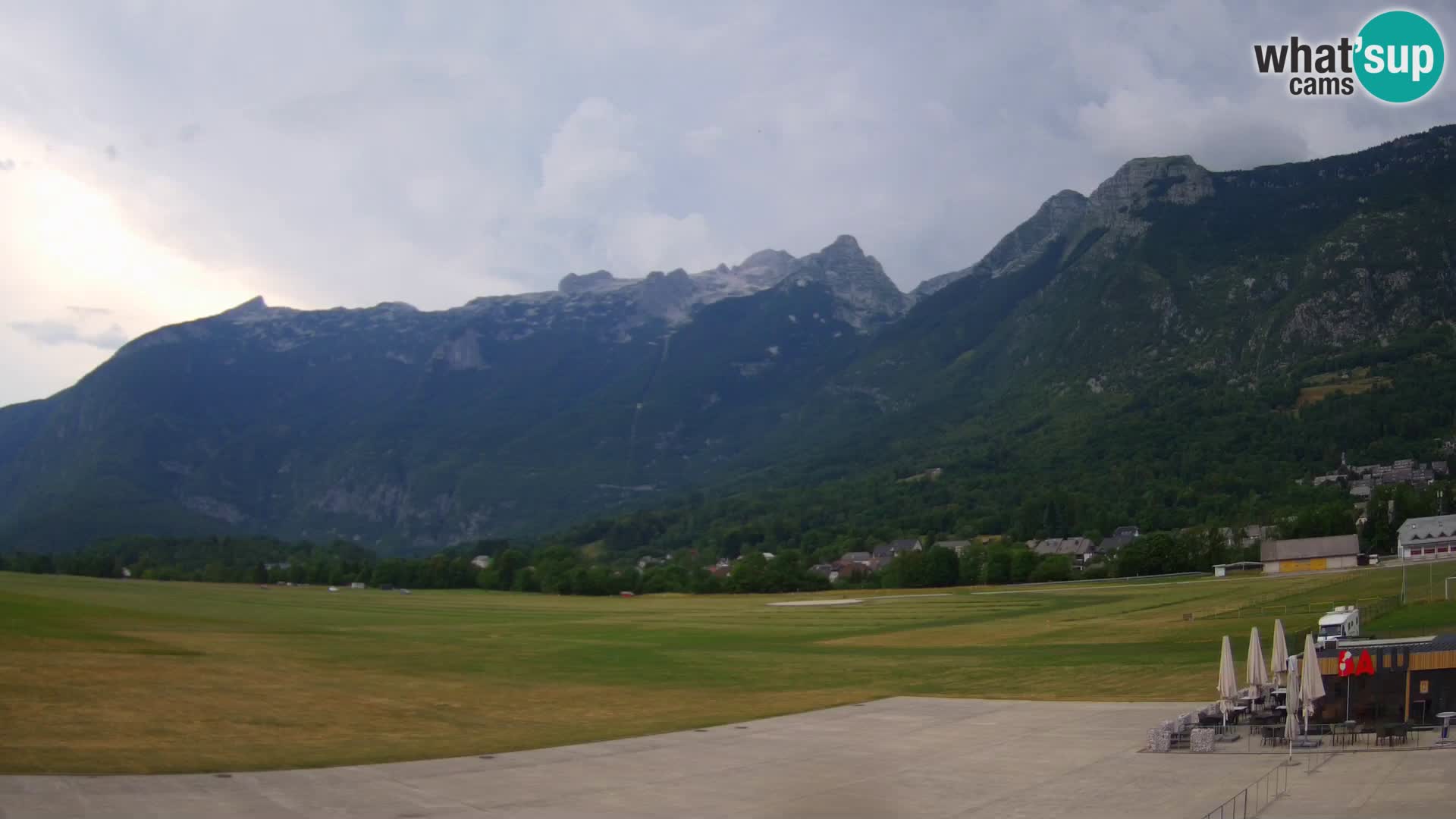 Spletna kamera letališče Bovec – pogled proti Kaninu
