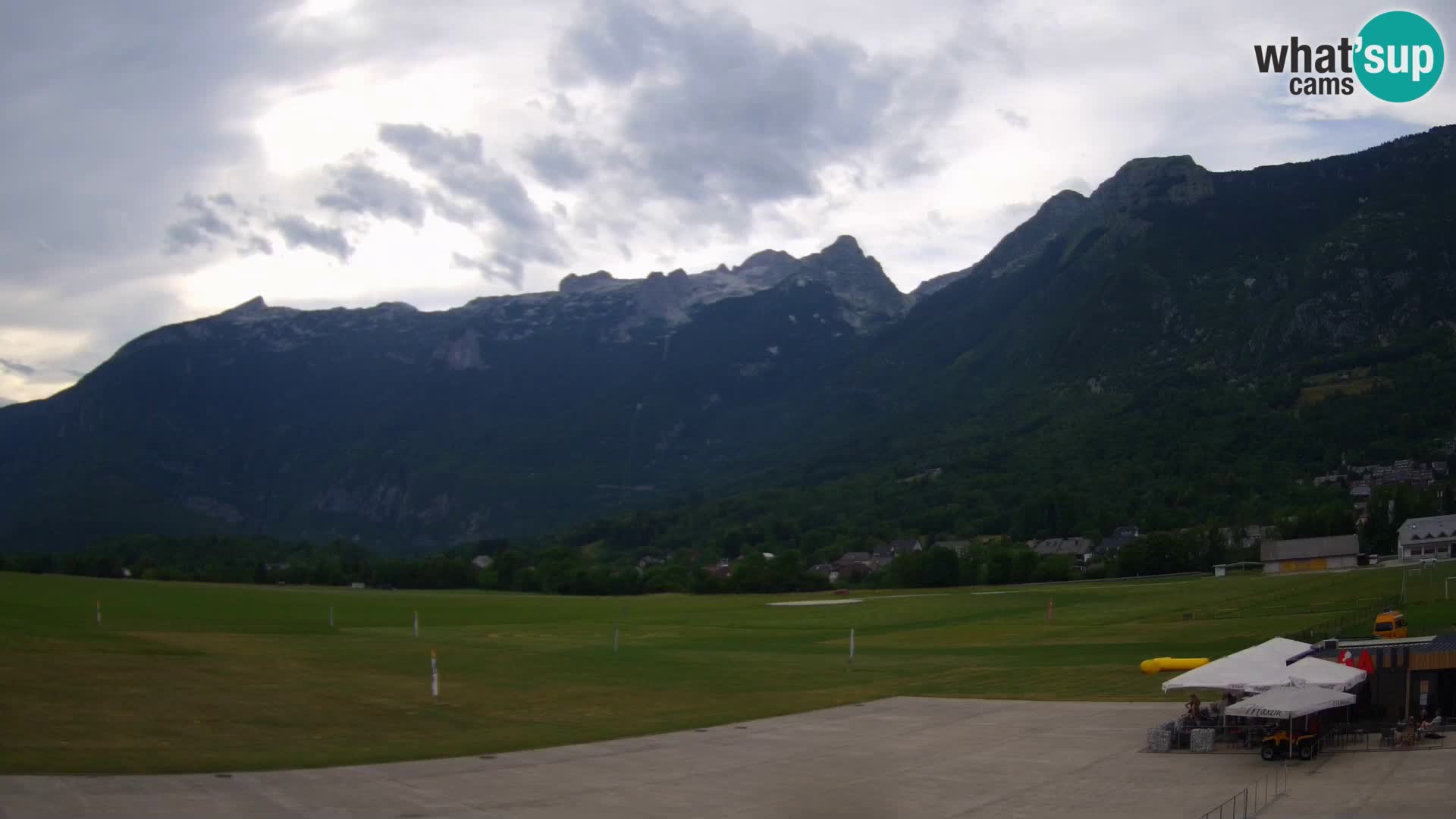 Spletna kamera letališče Bovec – pogled proti Kaninu