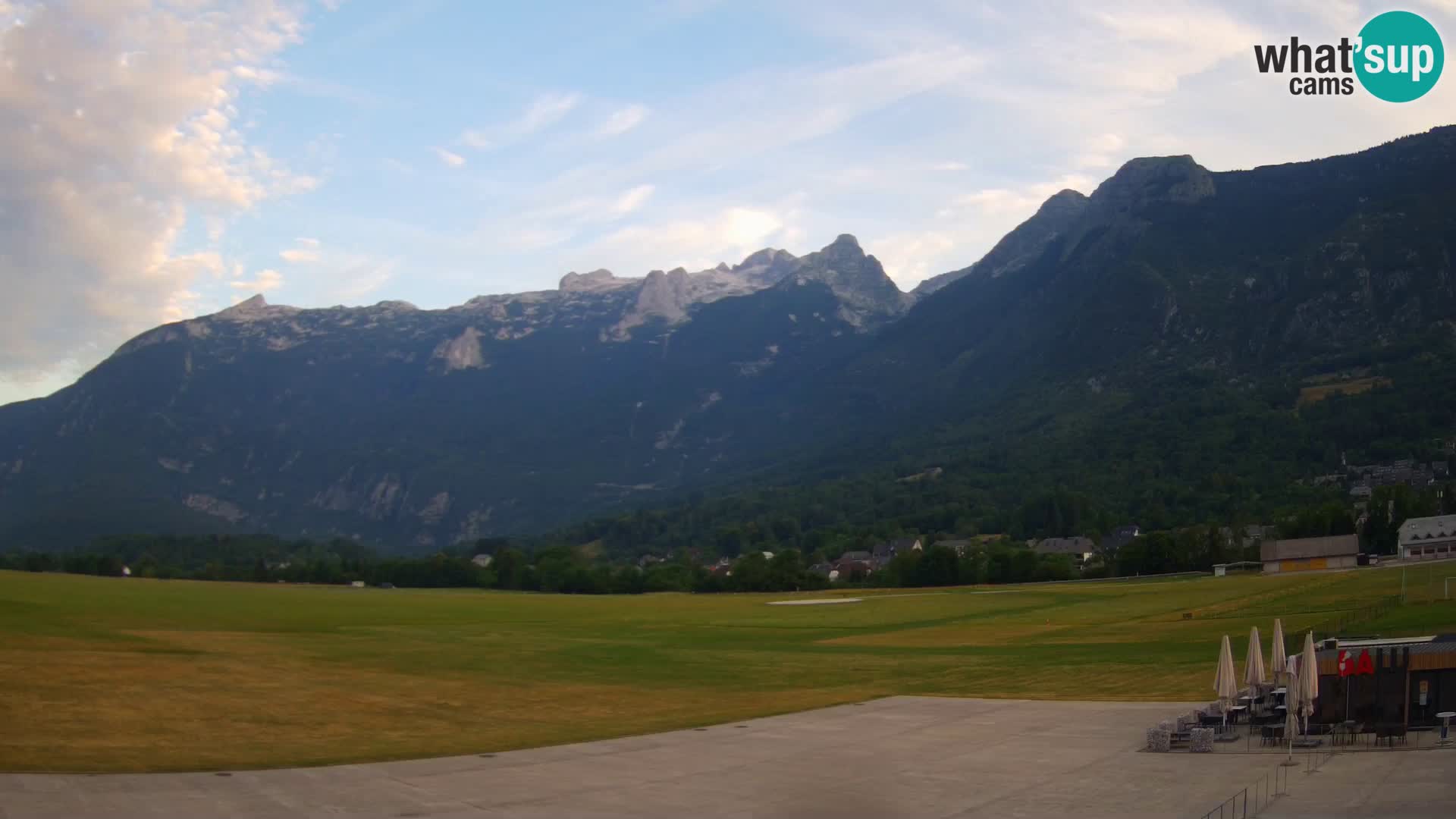 Web kamera uživo Zračna luka Bovec – Pogled na Kanin