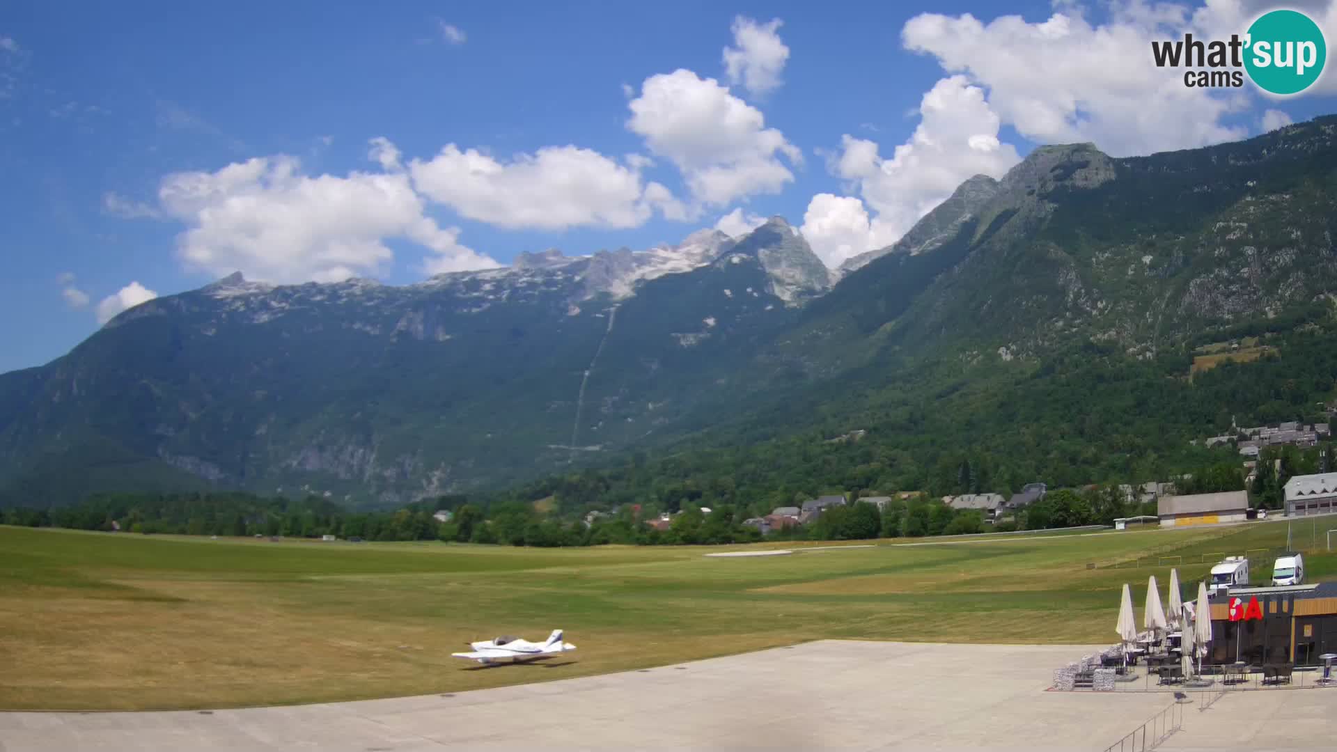 Spletna kamera letališče Bovec – pogled proti Kaninu