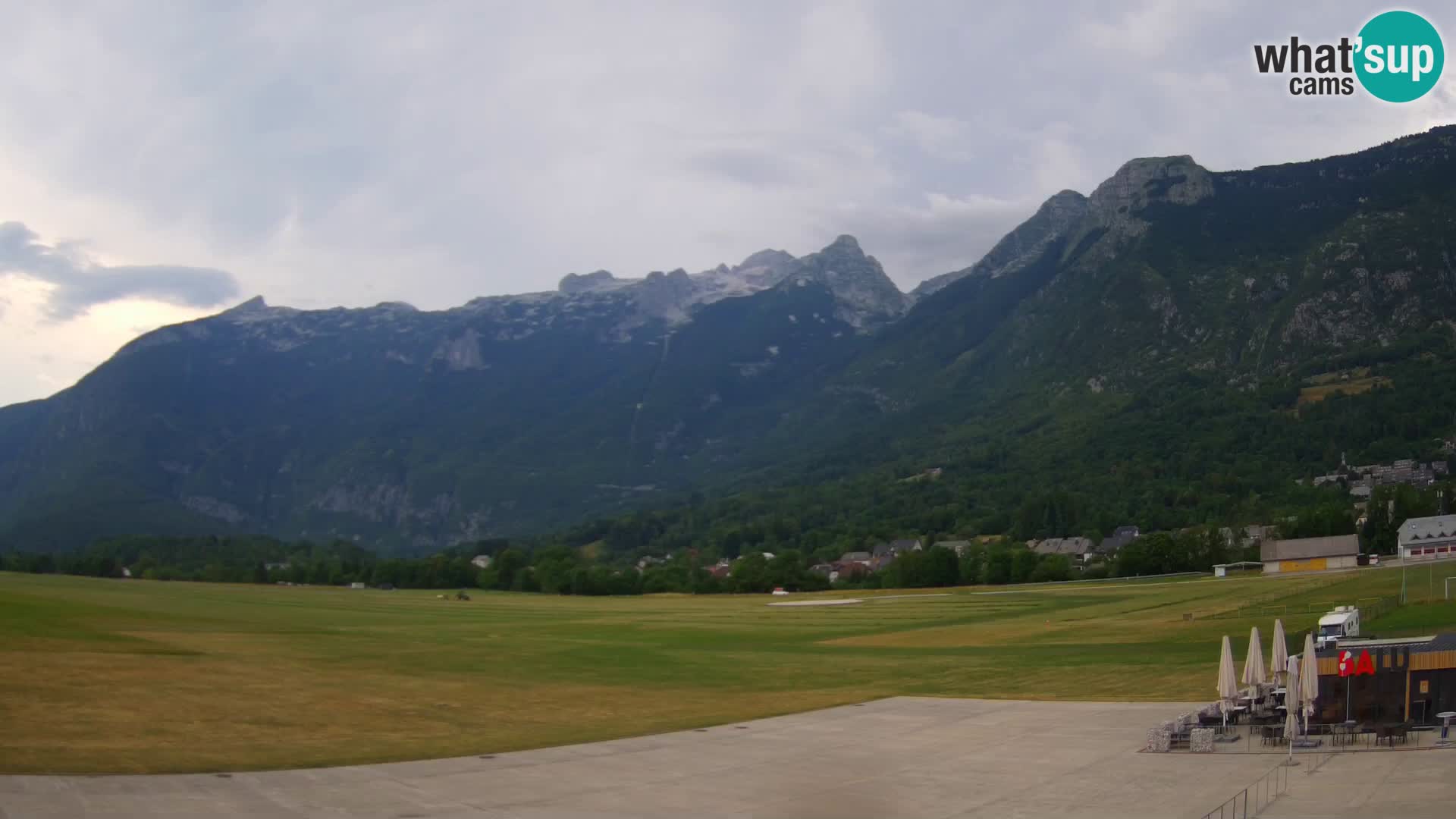 Spletna kamera letališče Bovec – pogled proti Kaninu