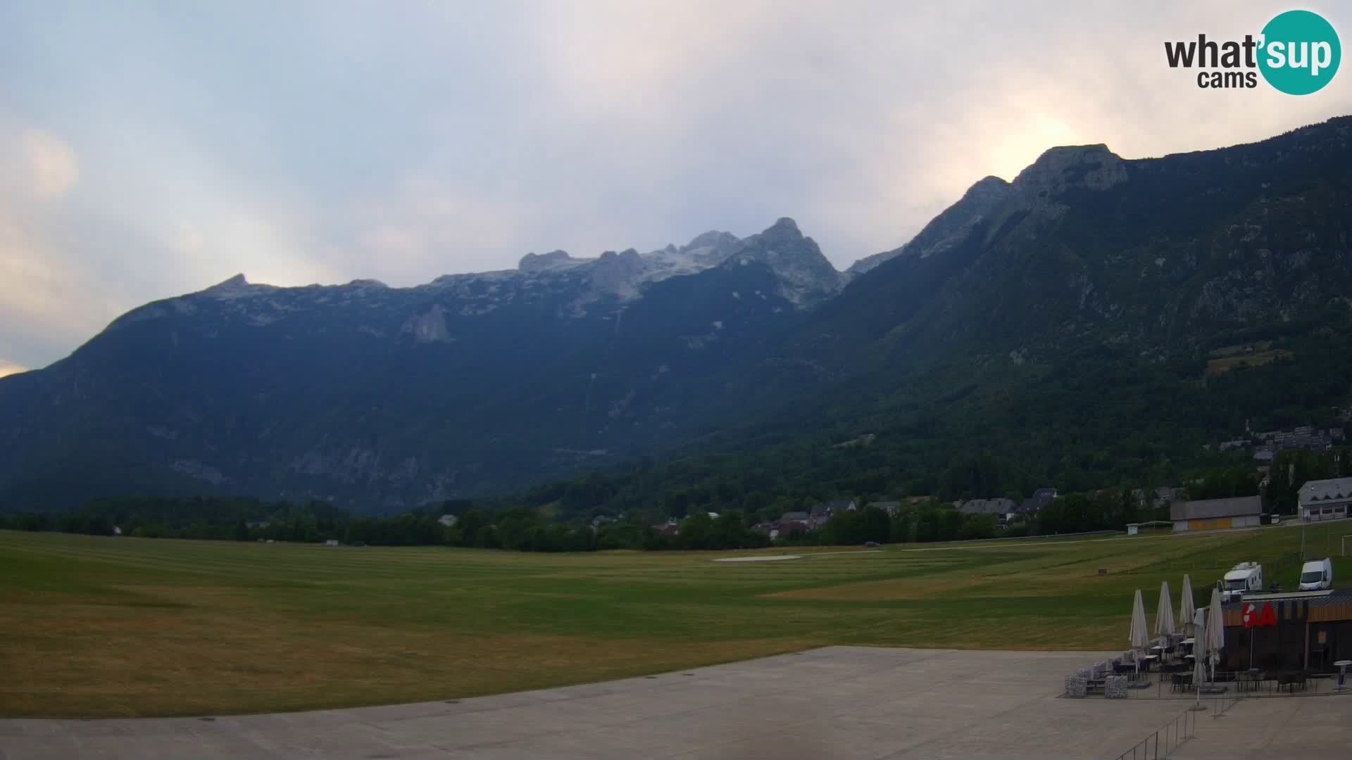 Spletna kamera letališče Bovec – pogled proti Kaninu